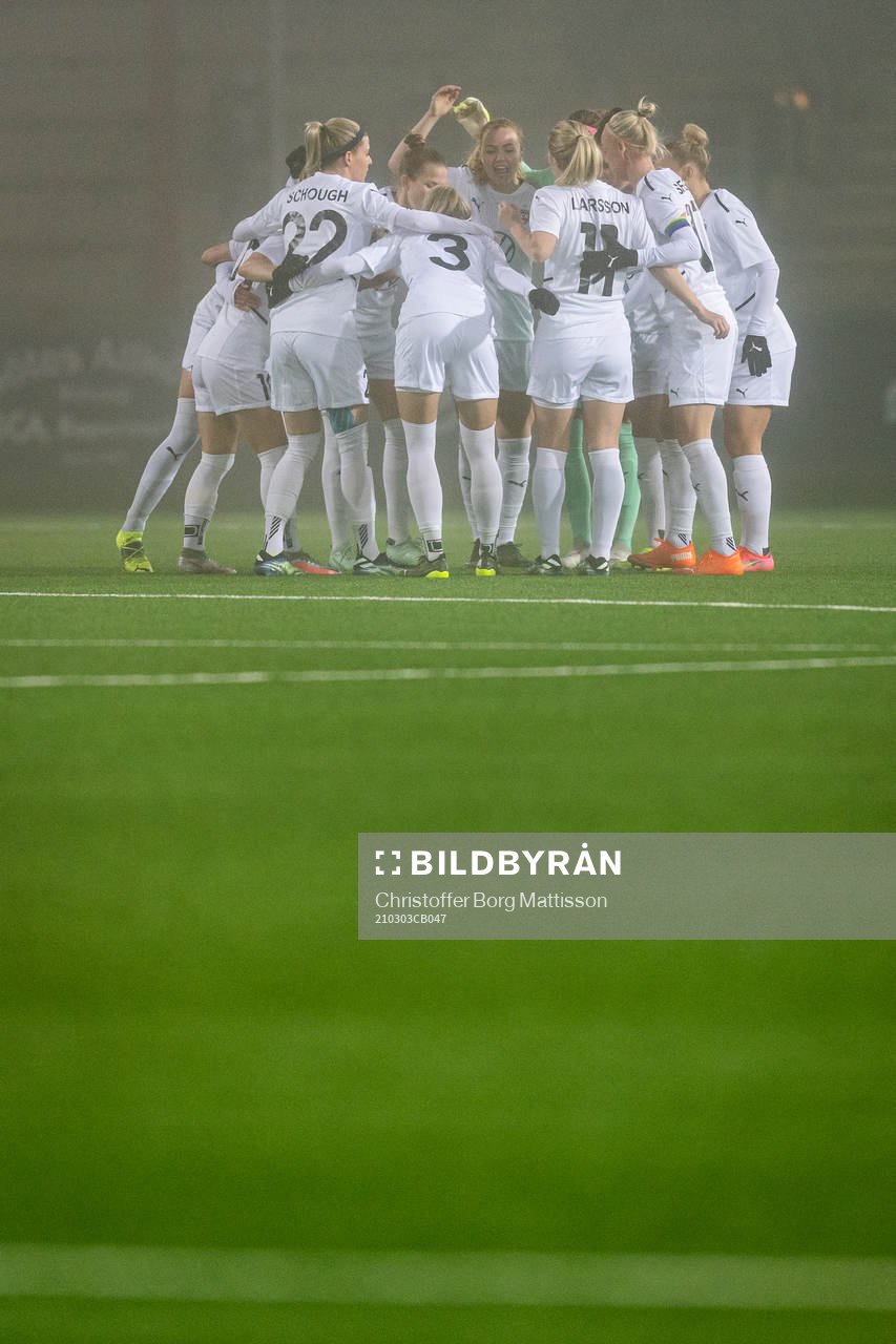 The players of Rosengård prior to the UEFA women's