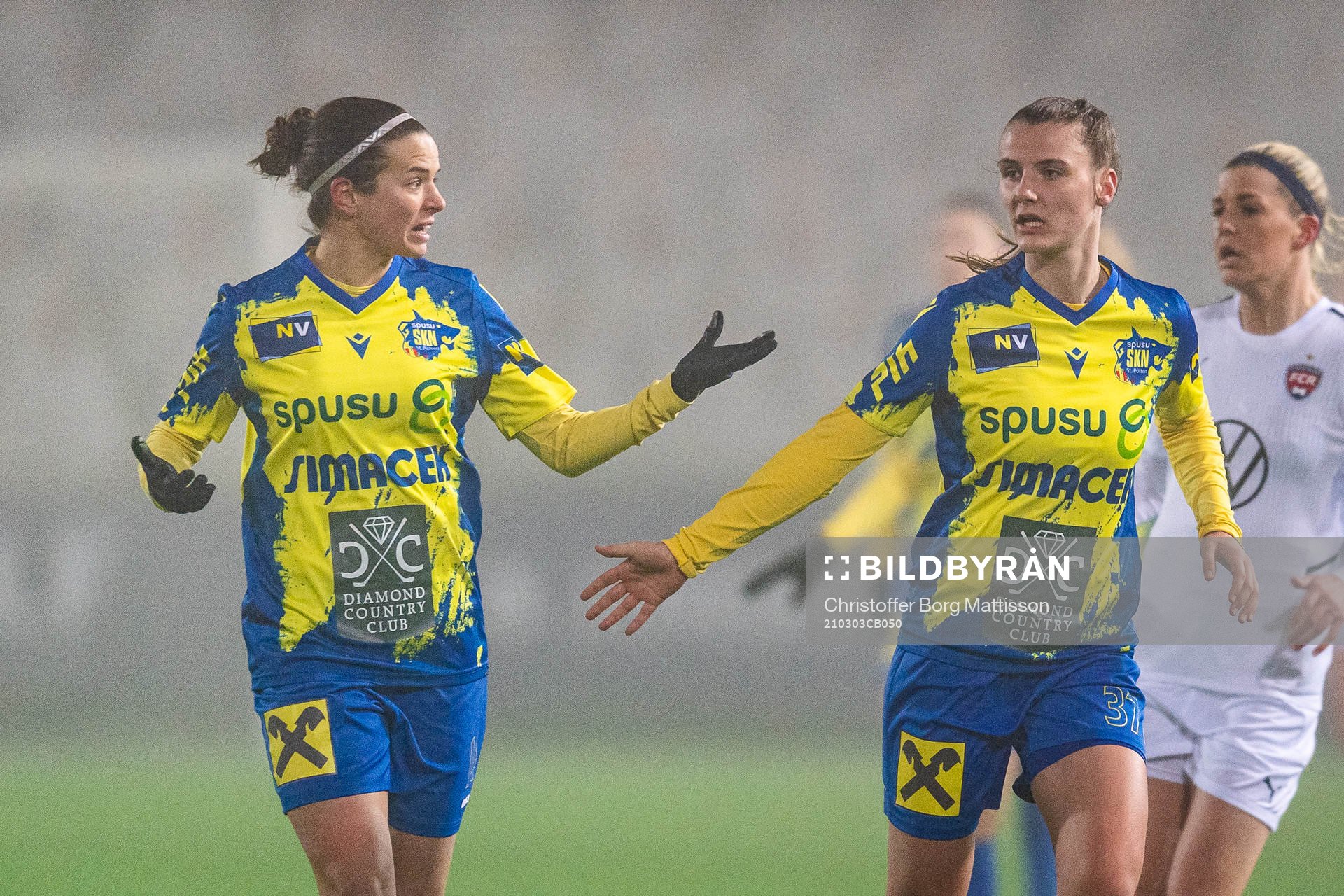 Alexandra Biroova and Anna Bereuter of St. Pölten Frauen