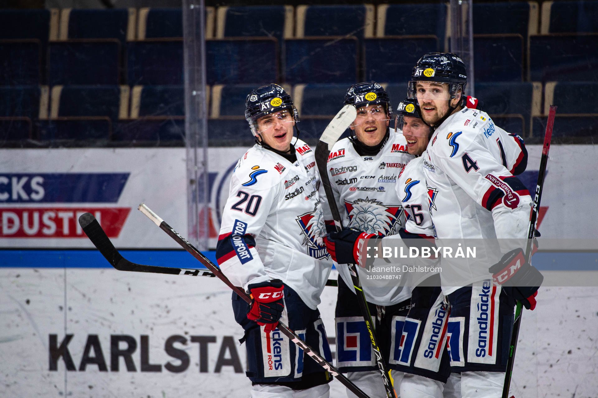 Linköpings Patrik Lundh jublar med lagkamrater