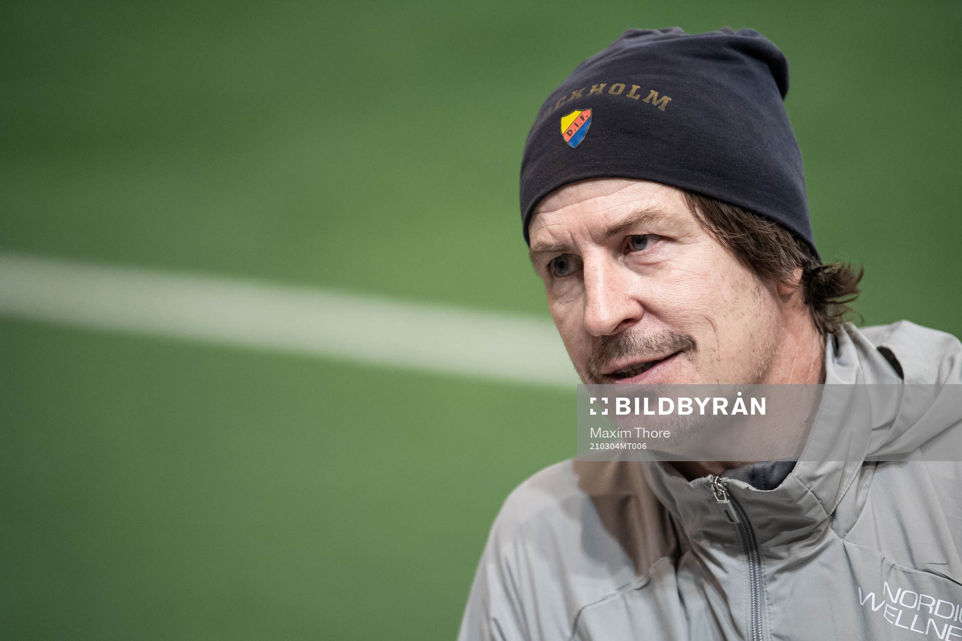 Tränare Thomas Lagerlöf blir intervjuad
