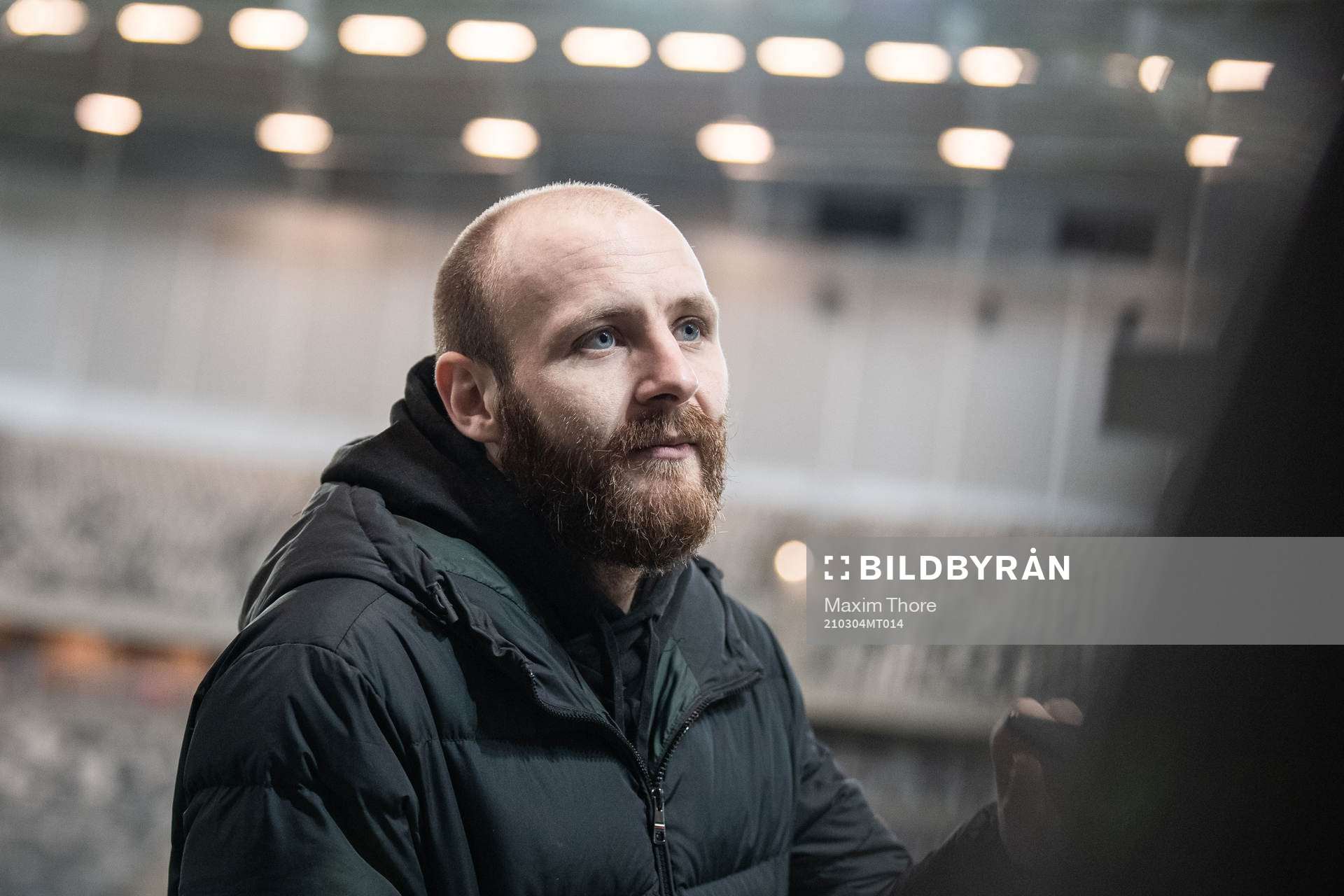 Curtis Edwards blir intervjuad