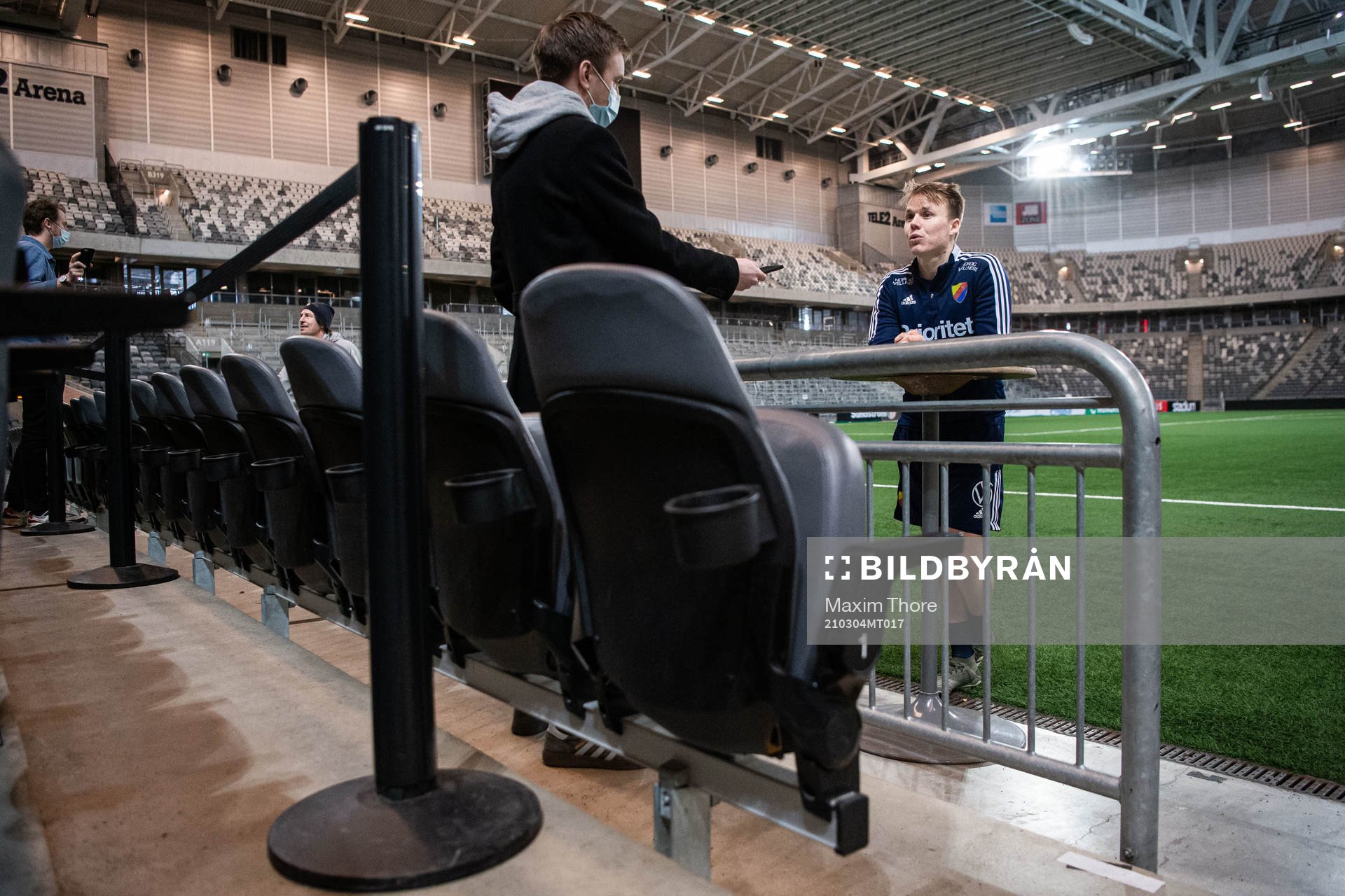 Elliot Käck blir intervjuad