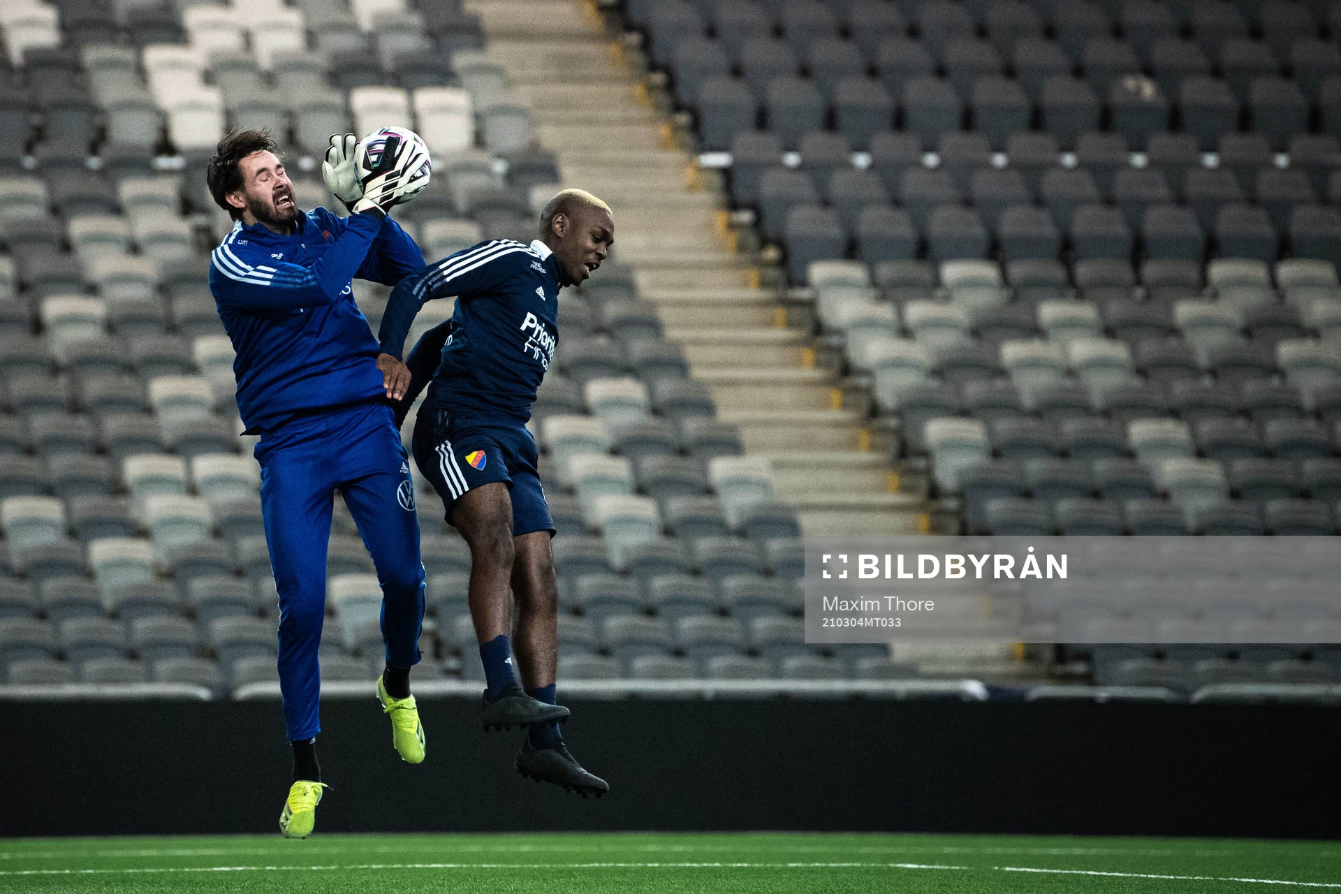 Målvakt Tommi Vaiho och Joel Asoro