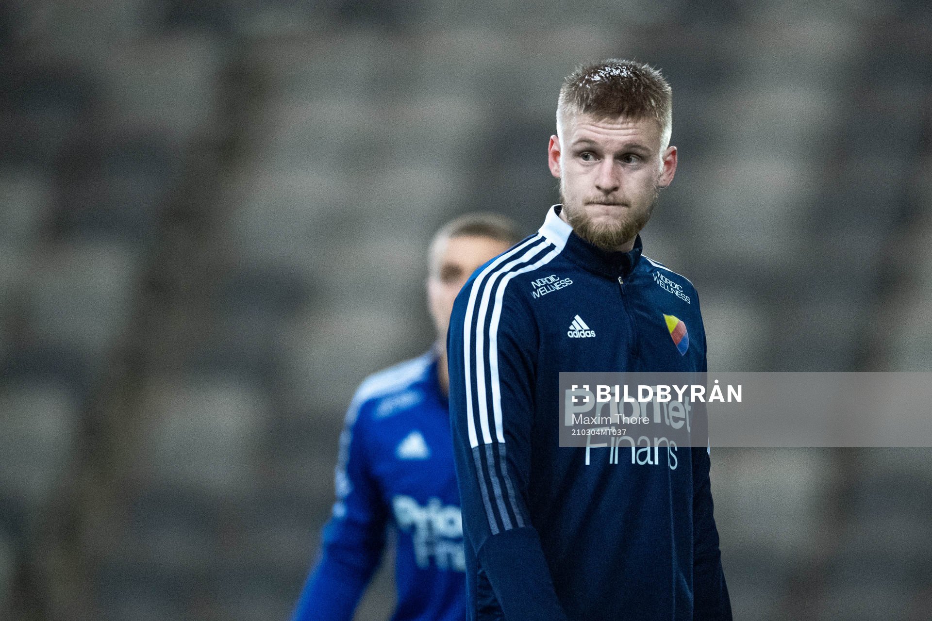 Kalle Holmberg nder en träning med det Allsvenska