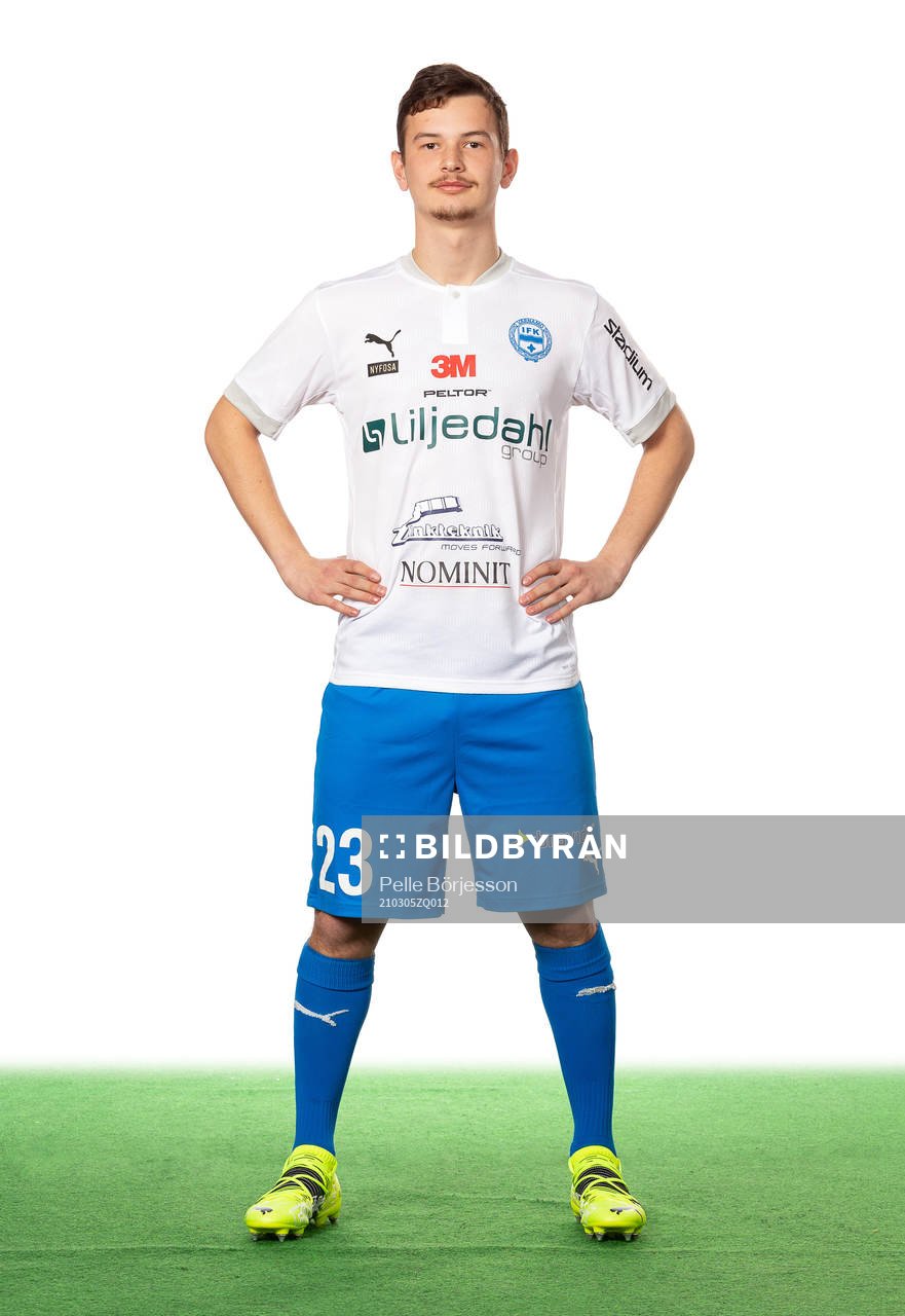 Värnamos Benjamin Hajdari poserar för ett porträtt den 5 mars 2021 i Värnamo.