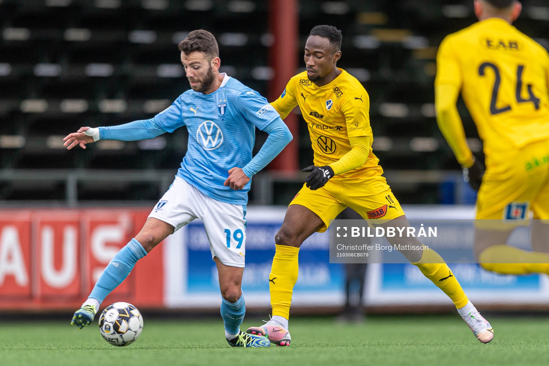 Malmö FFs Erdal Rakip mot Halmstads Sadat Karim