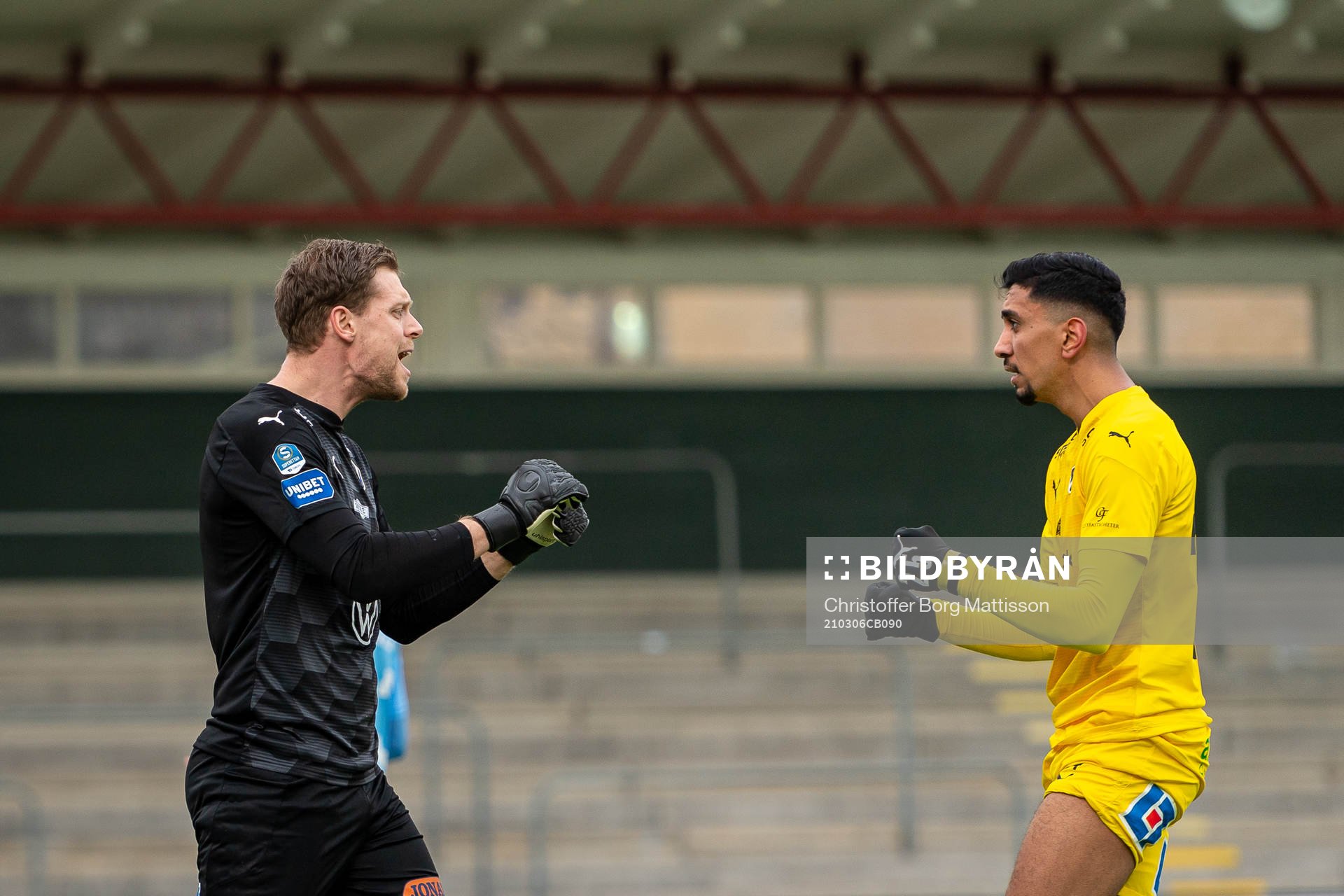 Halmstads målvakt Malkolm Nilsson Säfqvist och  Amir