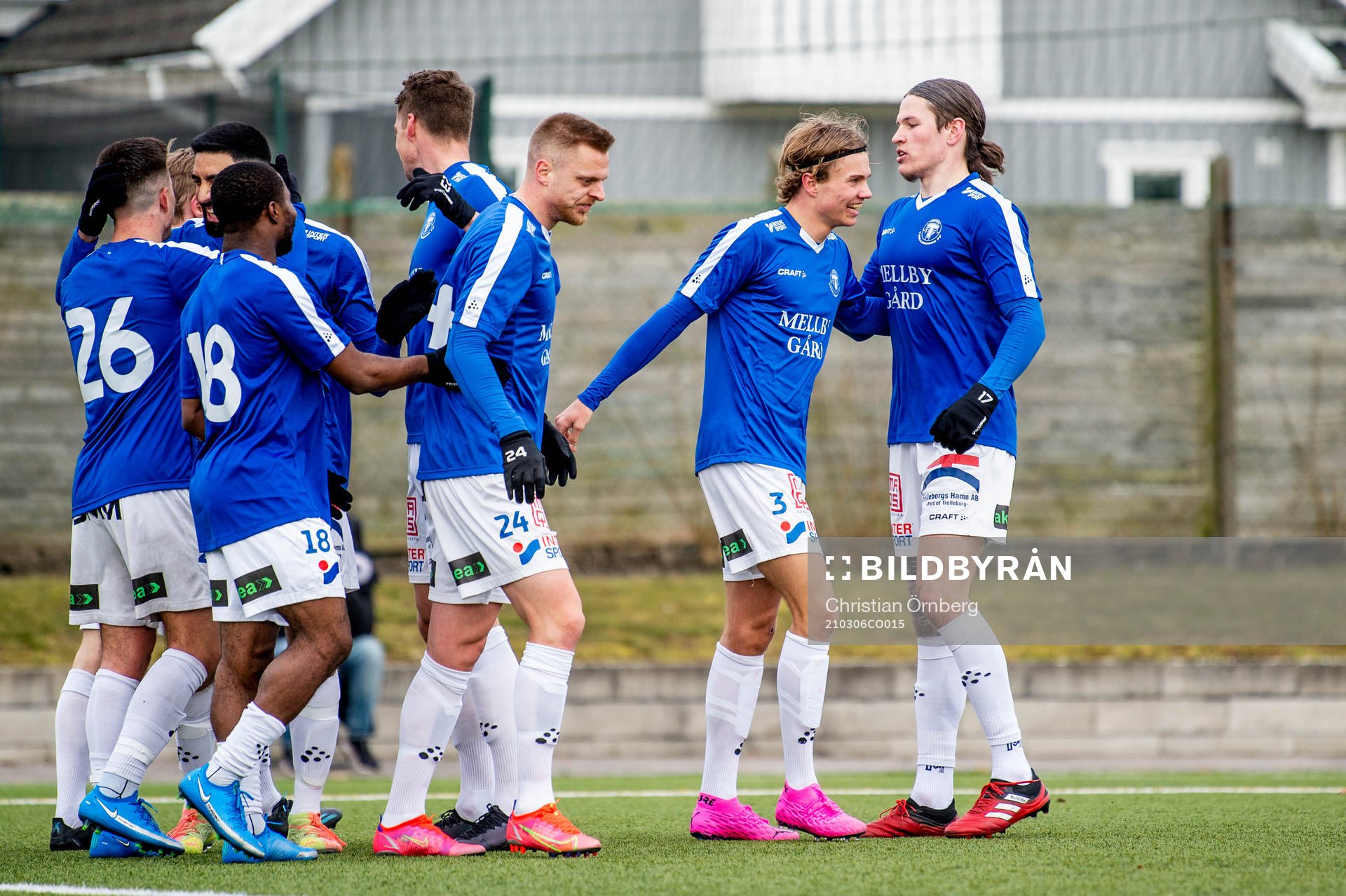 Trelleborgs Niklas Vesterlund jublar med lagkamraterna efter 2-0 under fotbollsmatchen i Svenska Cupen mellan Trelleborg och Lödde den 6 mars 2021 i Trelleborg.