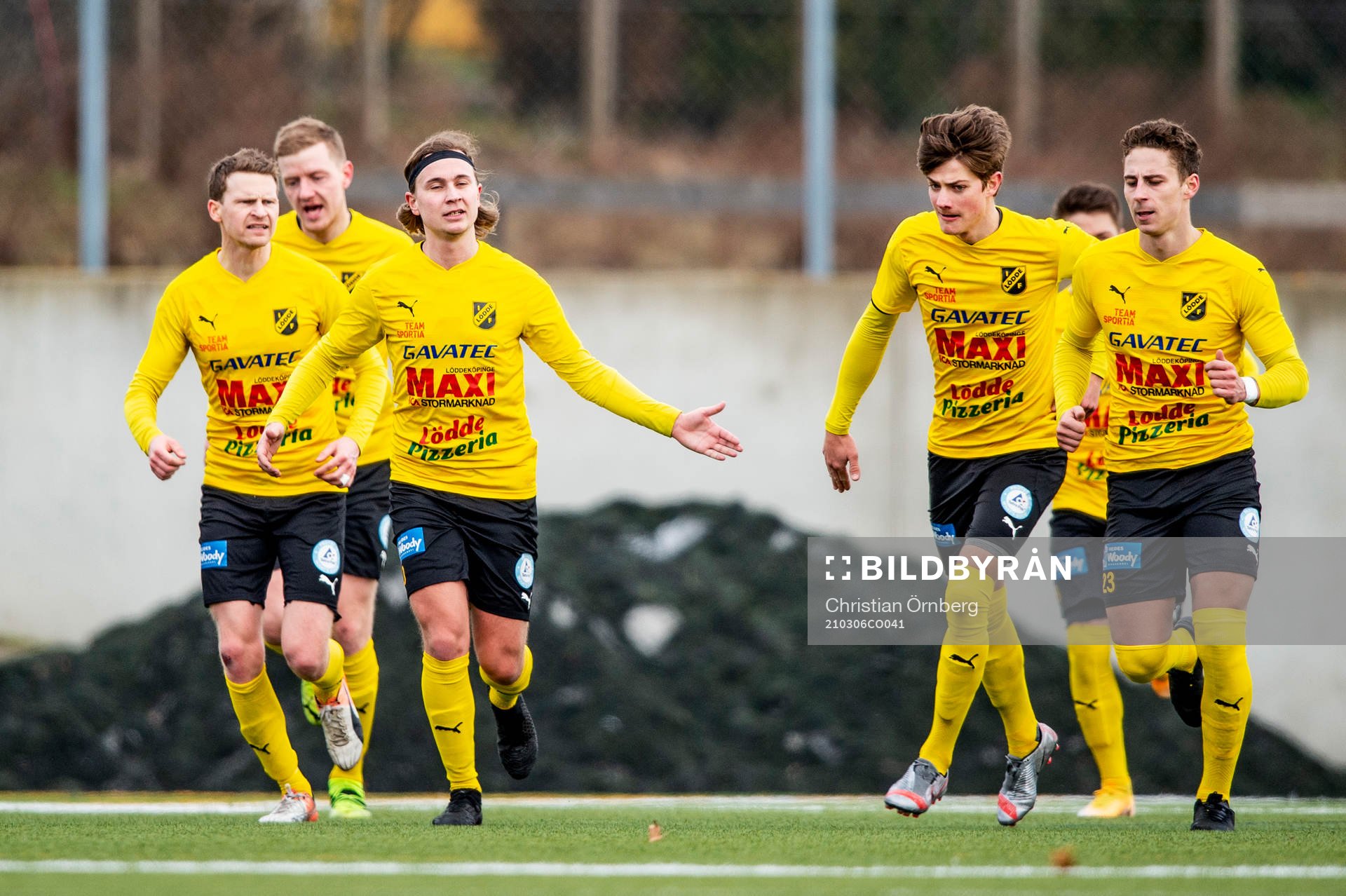 Löddes Jesper Edlund jublar med lagkamraterna efter 2-1 under fotbollsmatchen i Svenska Cupen mellan Trelleborg och Lödde den 6 mars 2021 i Trelleborg.