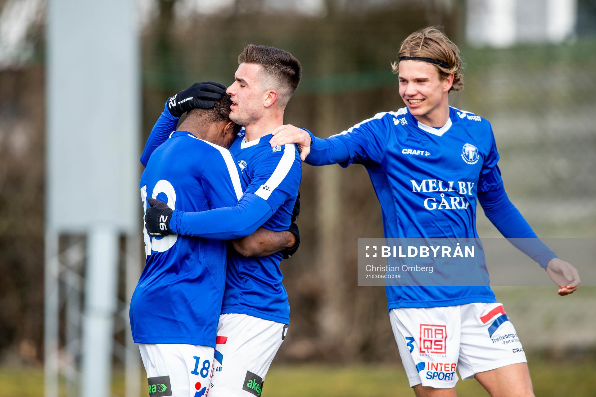 Trelleborgs Henry Offia jublar efter 1-0 tillsammans med Haris Brkic och Niklas Vesterlund under fotbollsmatchen i Svenska Cupen mellan Trelleborg och Lödde den 6 mars 2021 i Trelleborg.