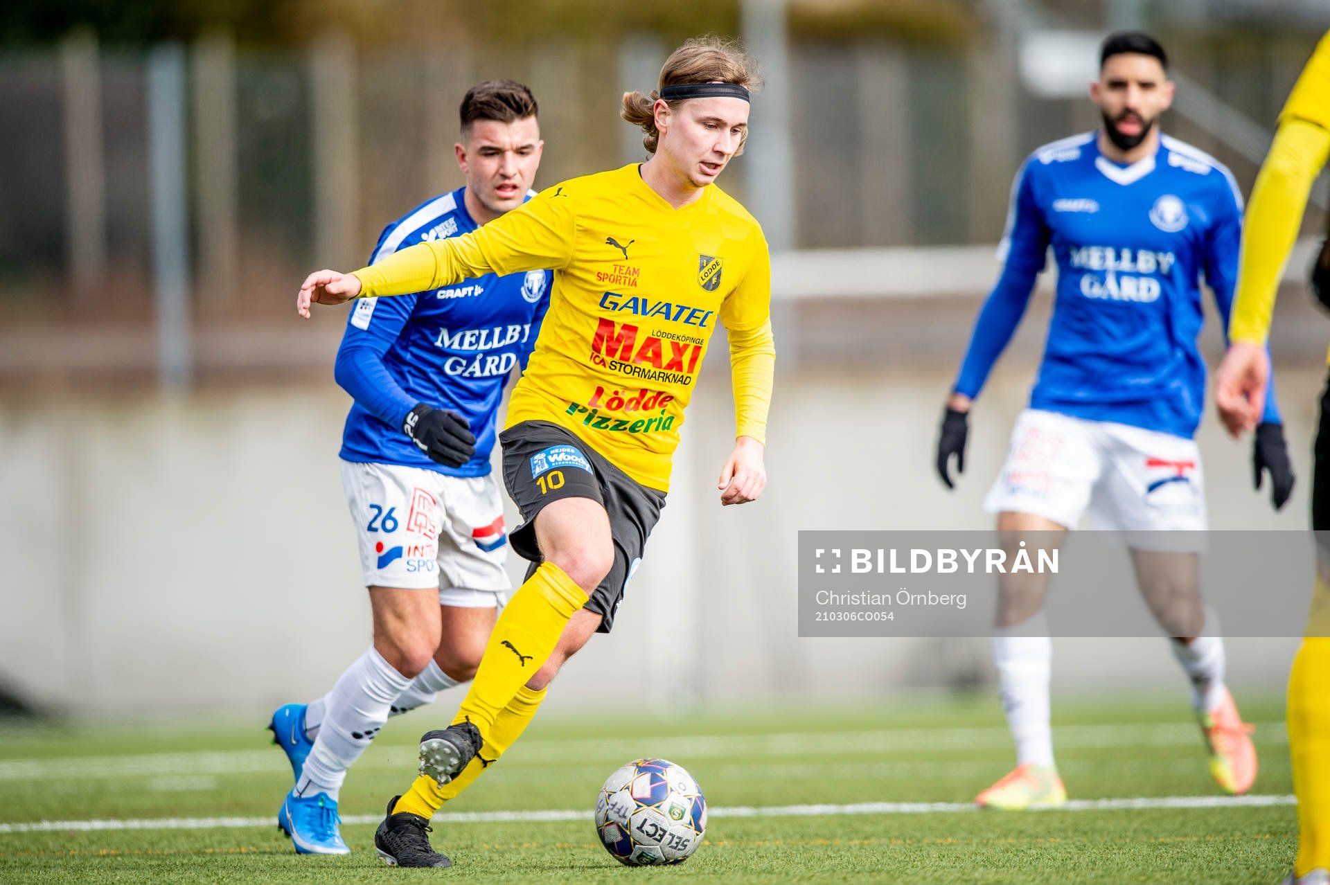 Löddes Jesper Edlund mot Trelleborgs Haris Brkic under fotbollsmatchen i Svenska Cupen mellan Trelleborg och Lödde den 6 mars 2021 i Trelleborg.