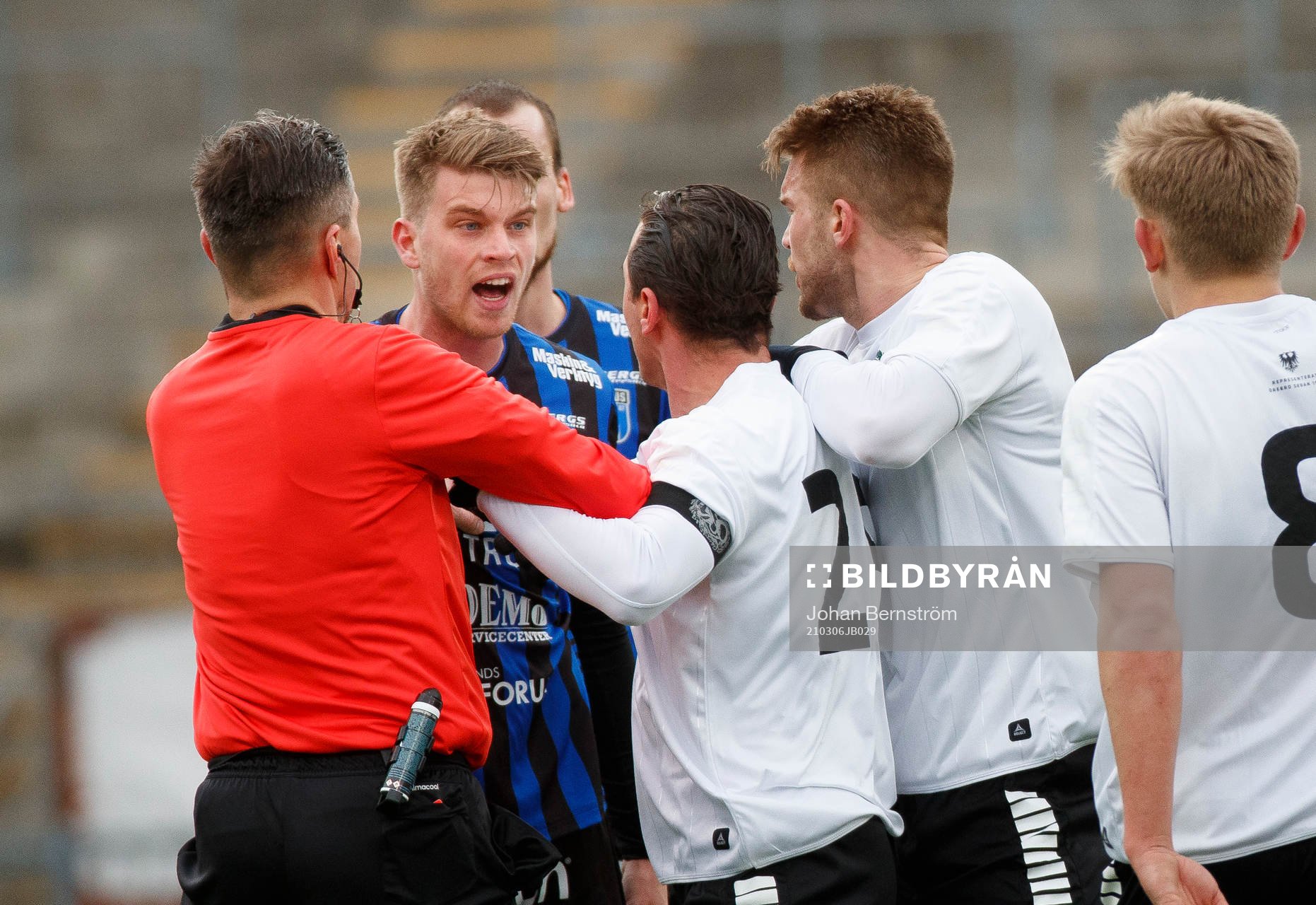 Domare Bojan Pandzic, Sirius Marcus Mathisen och Örebros