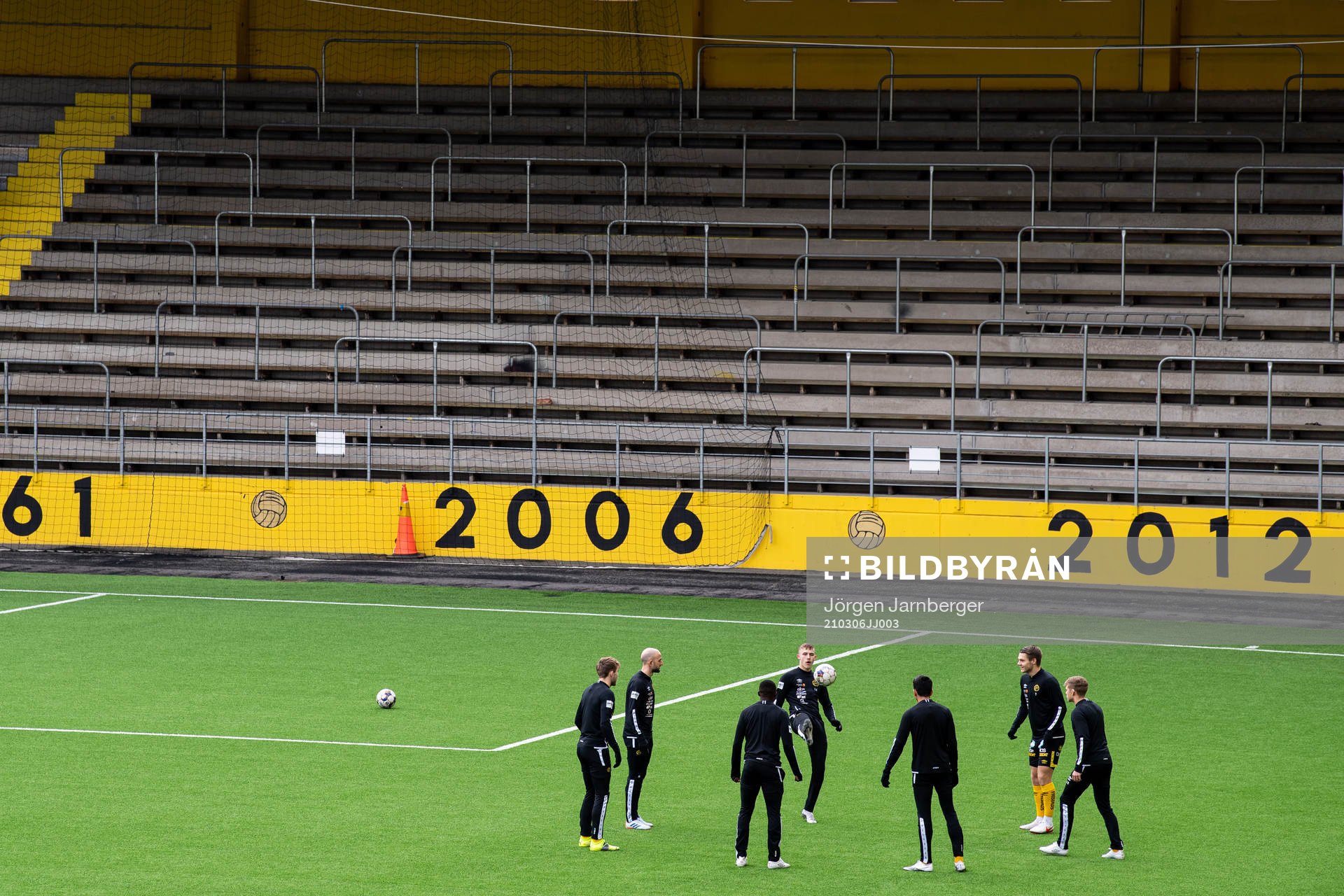 Elfsborgsspelare  värmer upp