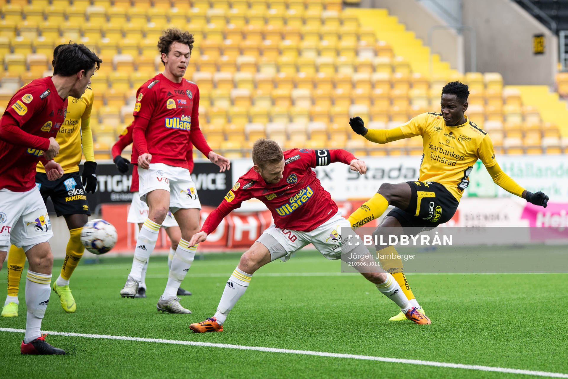 Elfsborgs Joseph Stanley Okumu och Falkenbergs Tobias