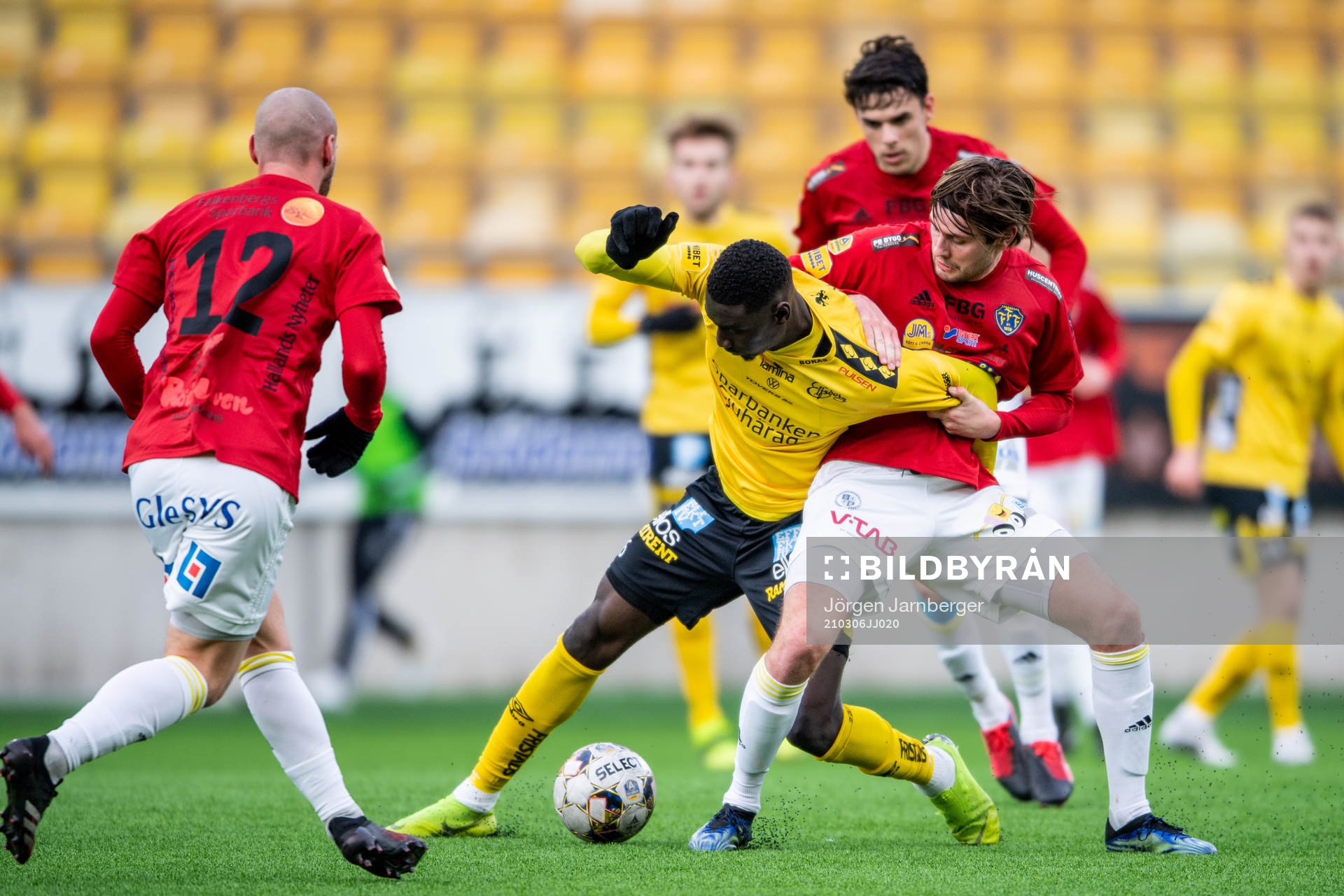 Elfsborgs Marokhy Ndione och Falkenbergs Axel Norén