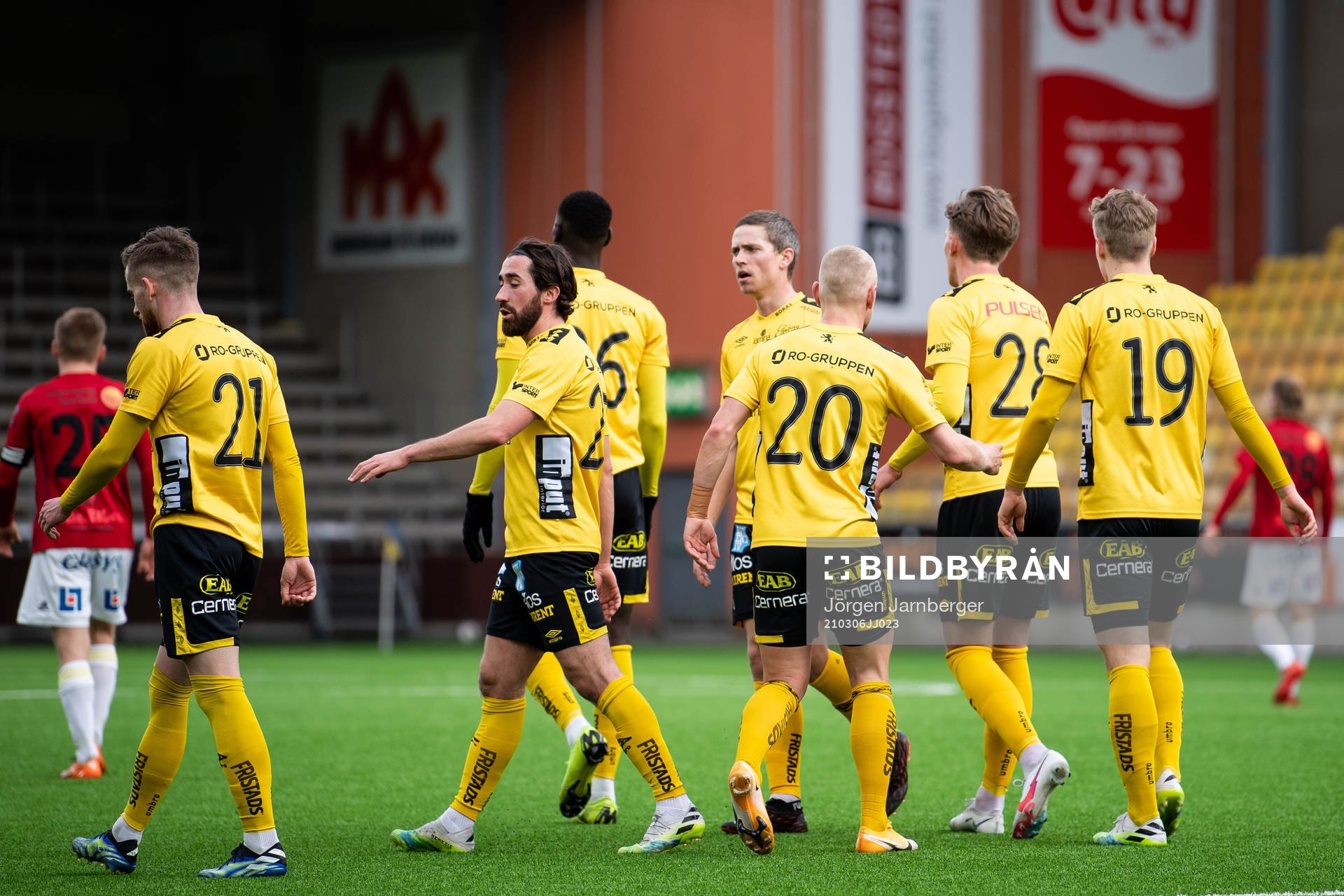 Elfsborgs spelare jublar efter att Rasmus Alm gjort 1-0 under fotbollsmatchen i Svenska Cupen mellan Elfsborg och Falkenberg den 6 mars 2021 i Borås.