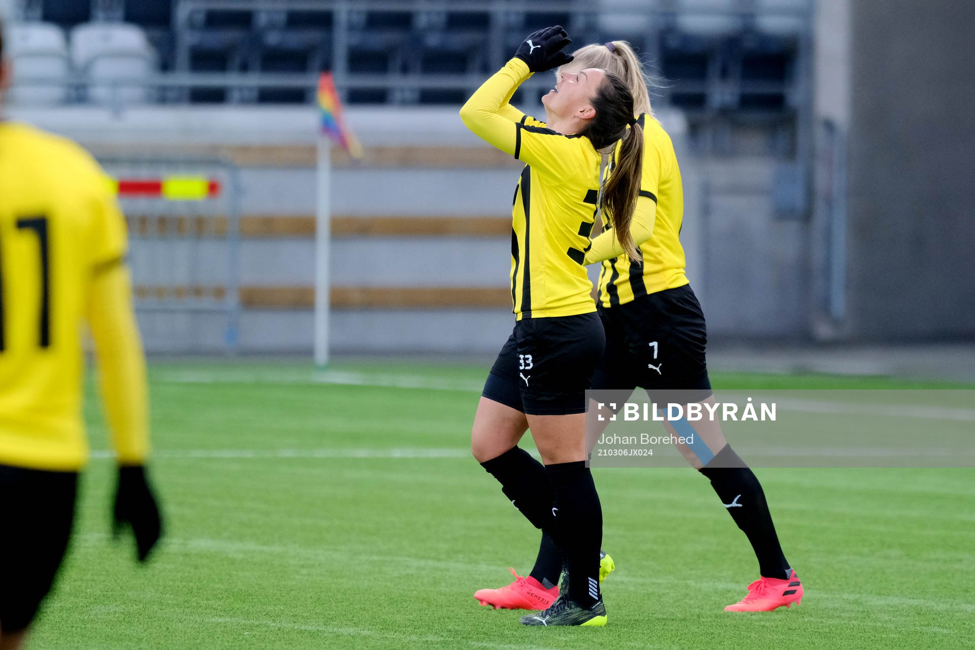 Häckens Johanna Rytting Kaneryd grämer sig över ett