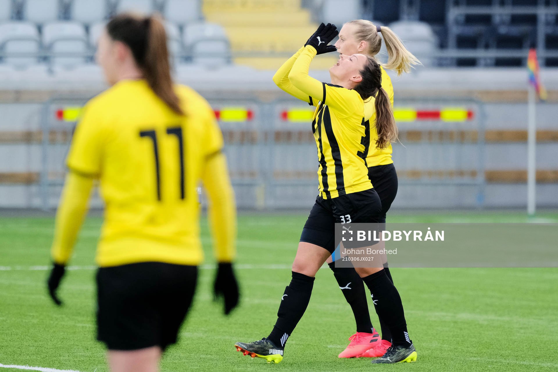 Häckens Johanna Rytting Kaneryd grämer sig över ett