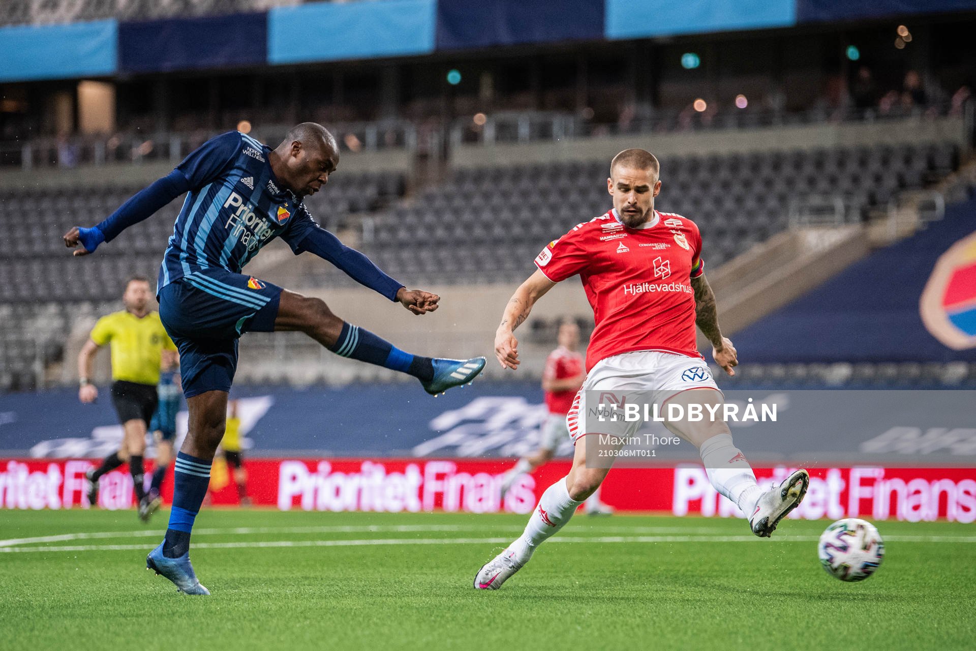 Djurgårdens Edward Chilufya och Kalmars Douglas Bergqvist