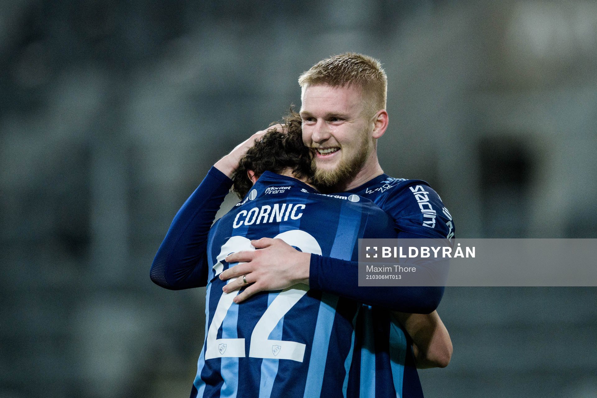 Djurgårdens Kalle Holmberg och Leo Cornic jublar