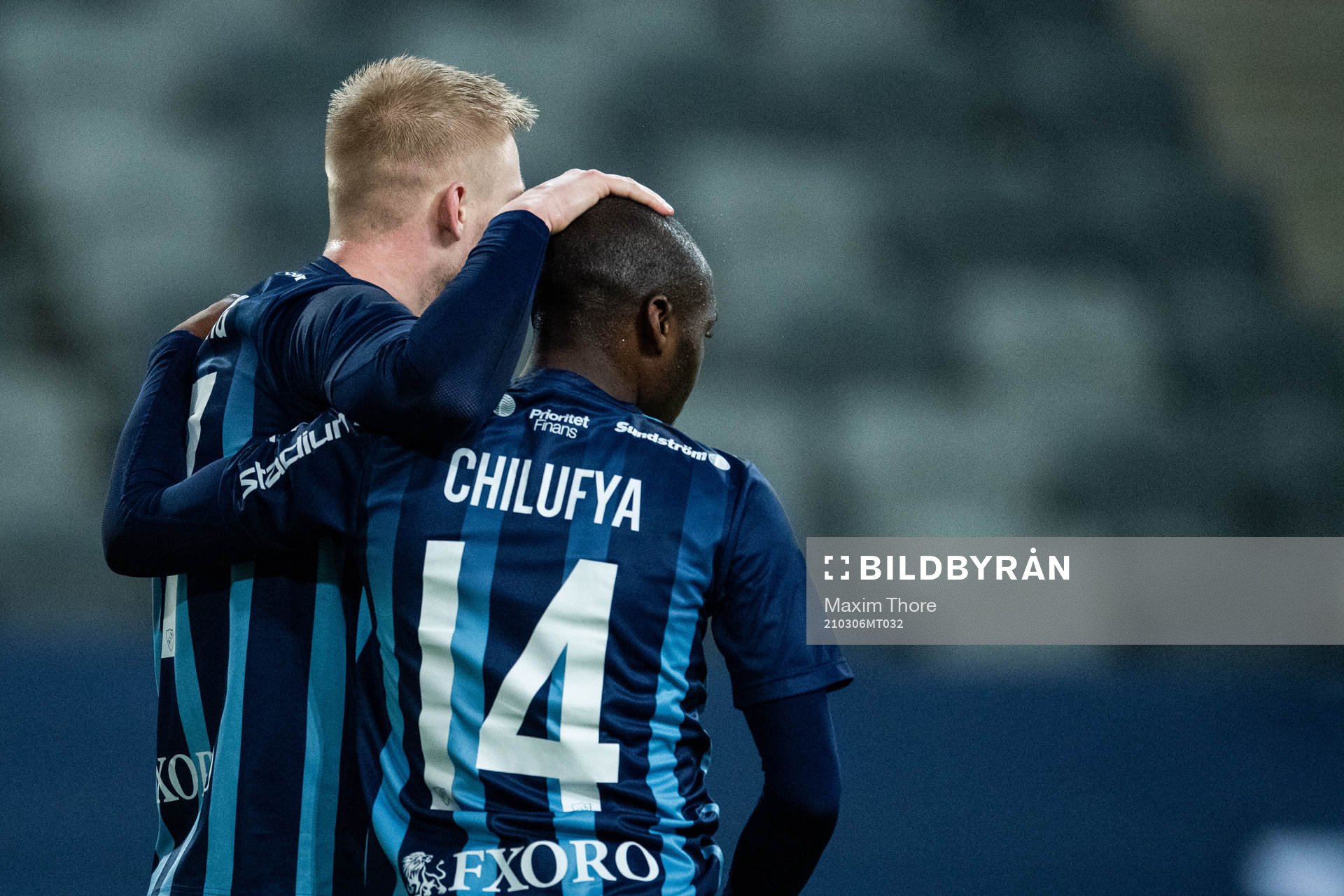 Djurgårdens Kalle Holmberg och Edward Chilufya jublar