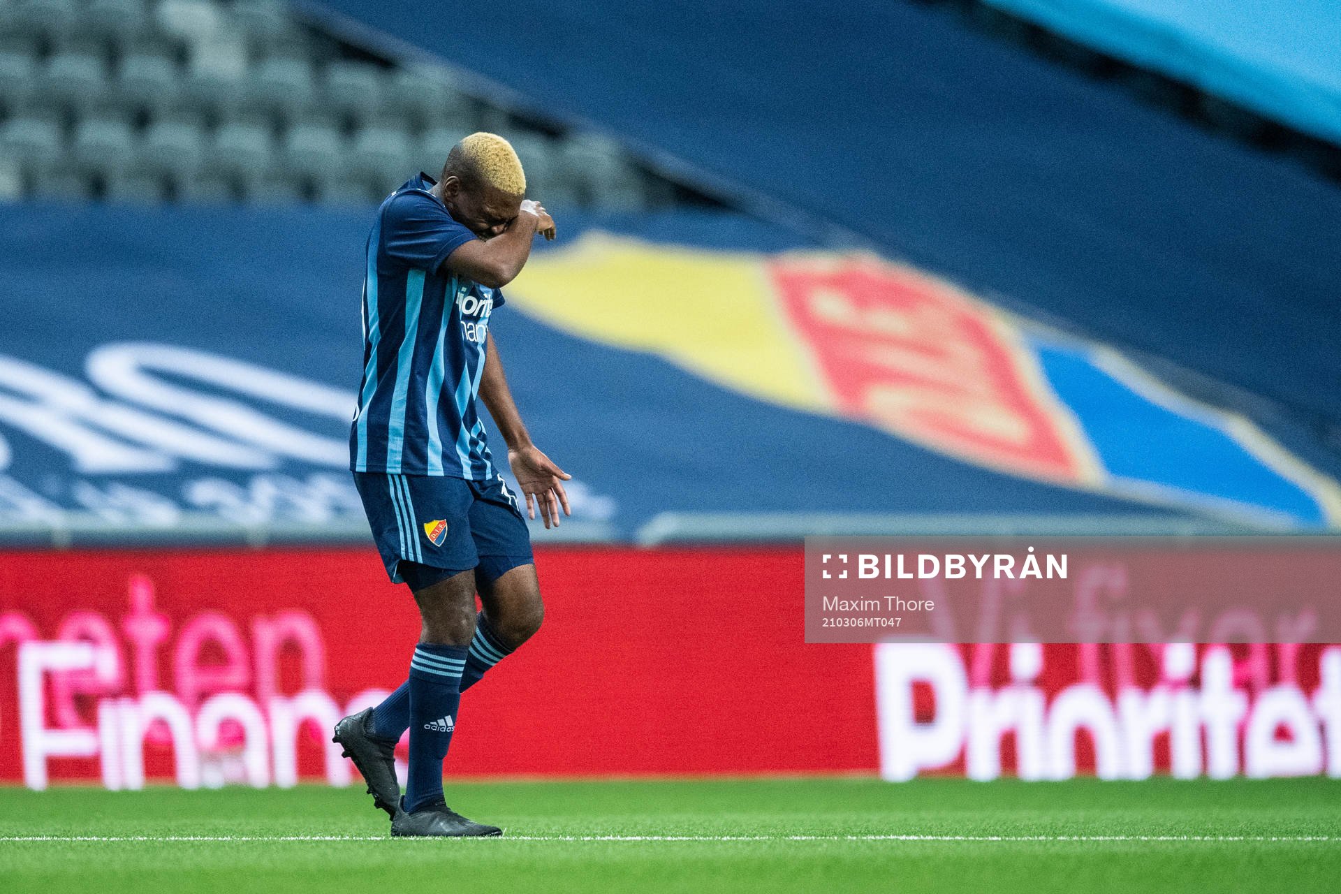 Djurgårdens Joel Asoro tar sig för ansiktet