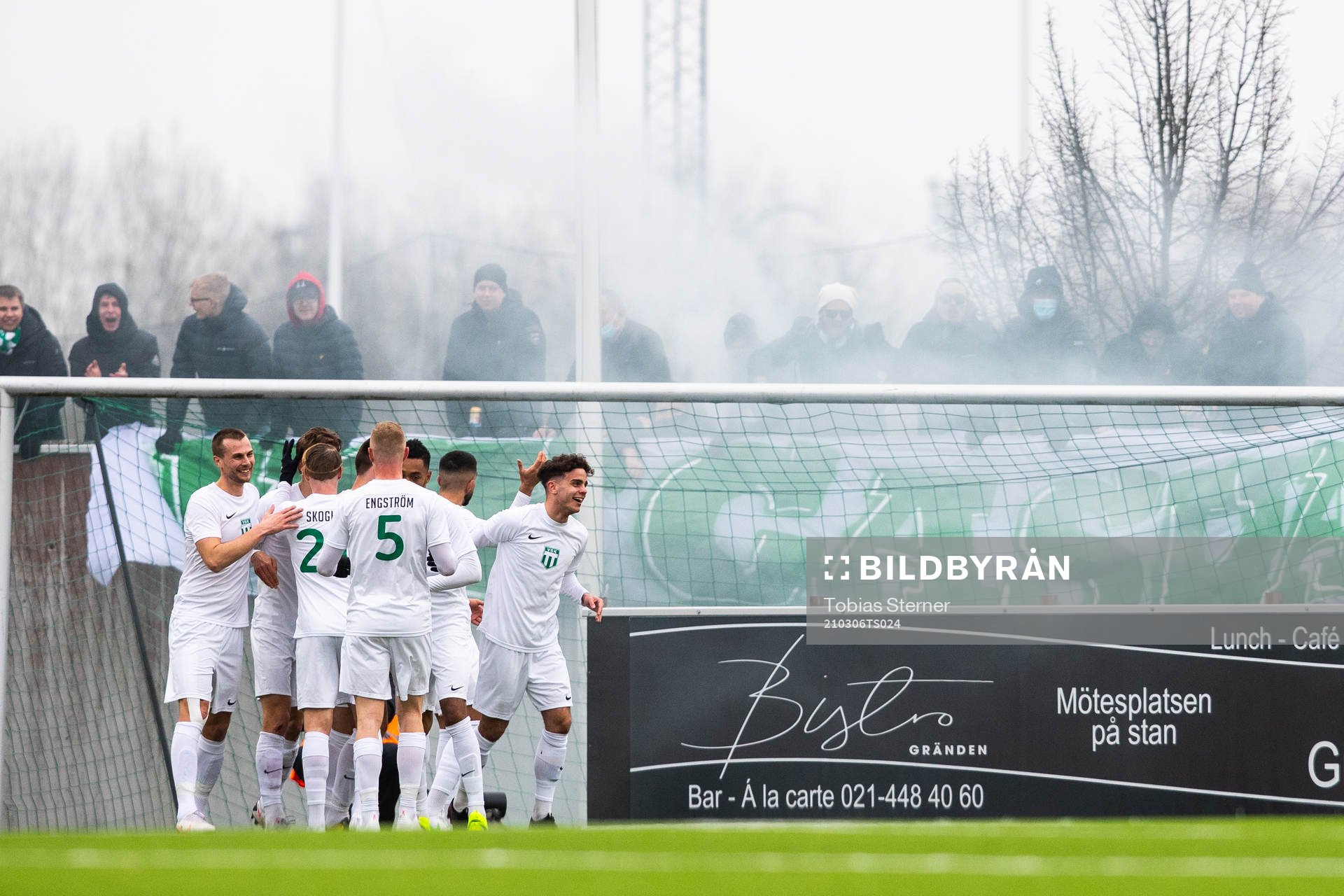Västerås spelare jublar efter 3-0 under fotbollsmatchen i Svenska Cupen mellan Västerås SK och GAIS den 6 mars 2021 i Västerås. 