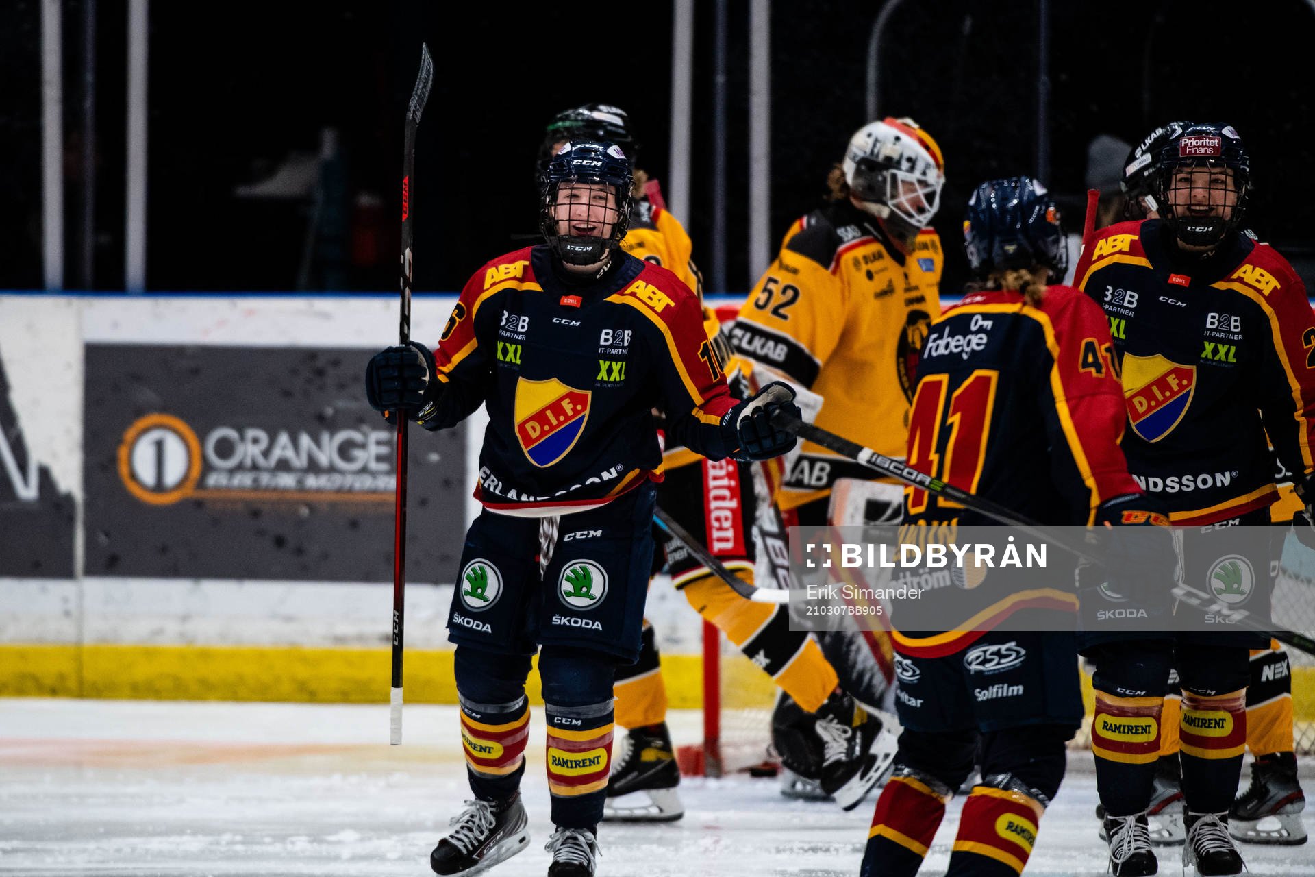 Djurgårdens Sarah Bujold jublar