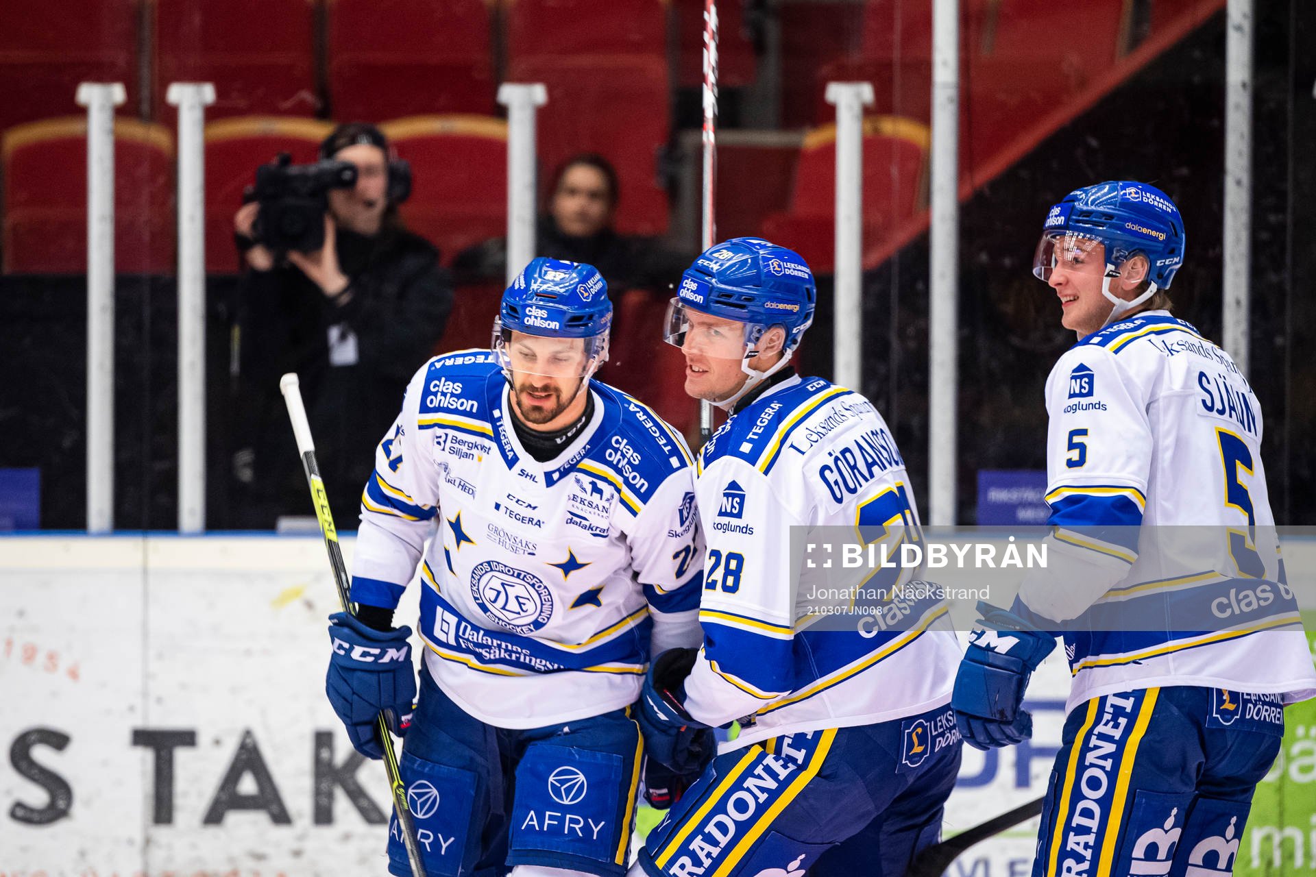Leksands Mattias Göransson jublar med lagkamrater