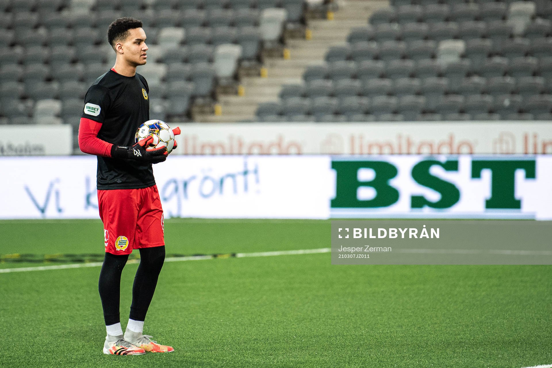 Hammarbys målvakt Oliver Dovin
