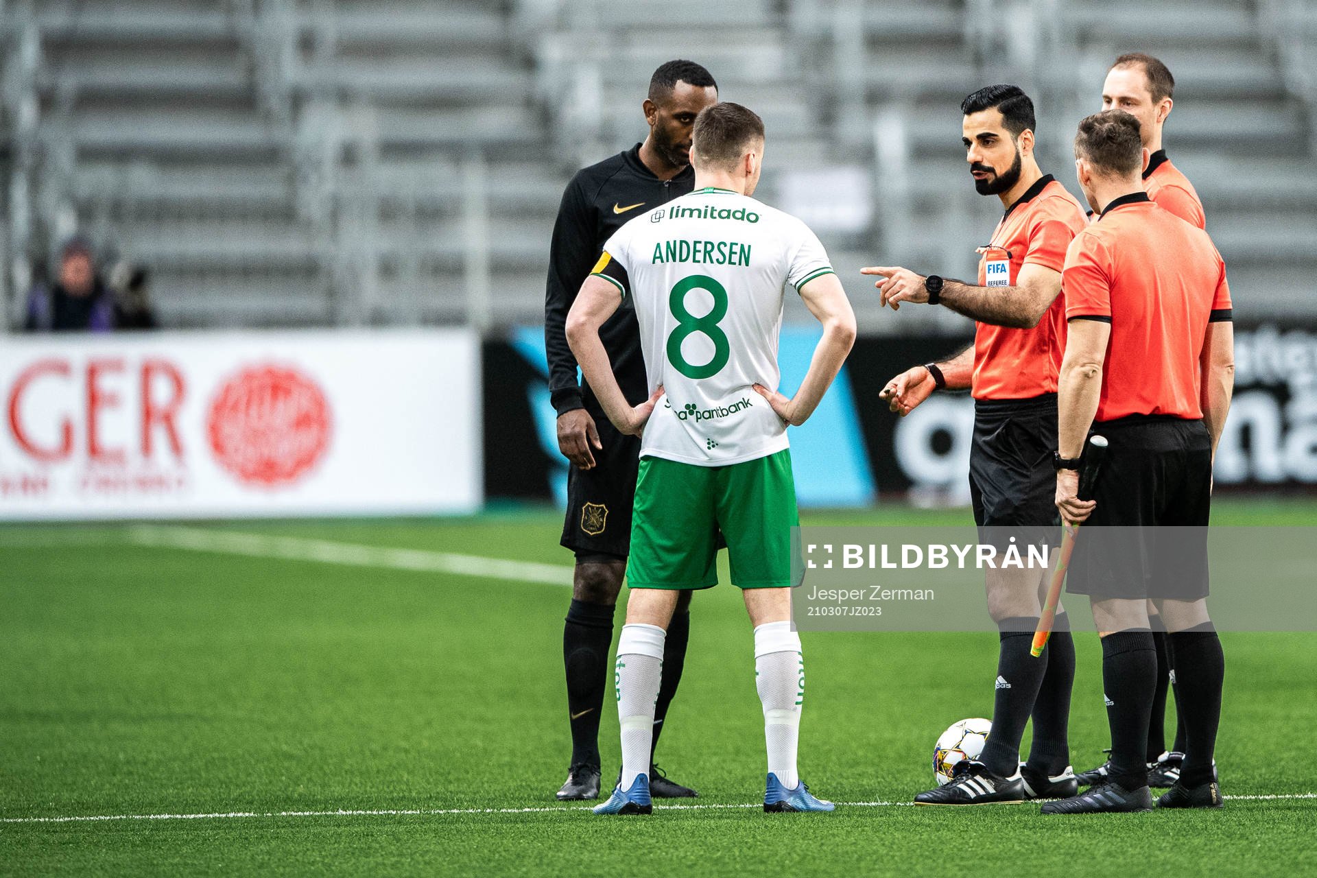 s Henok Goitom och Hammarbys Jeppe Andersen vid