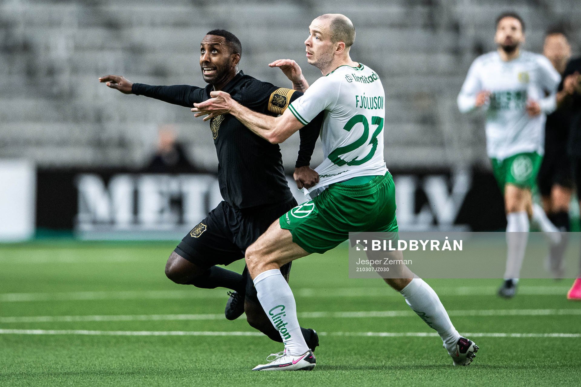 s Henok Goitom och Hammarbys Jon Gudni Fjoluson