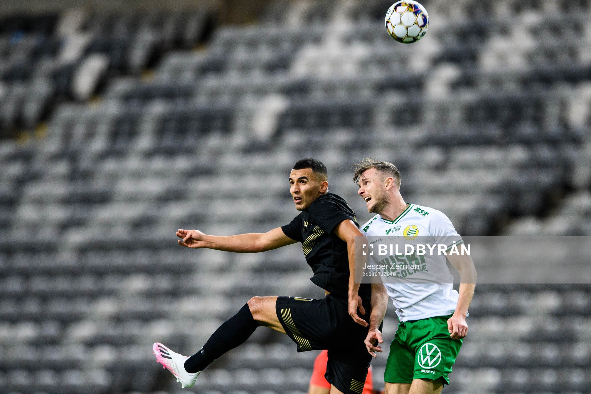 s Nabil Bahoui och Hammarbys Richard Magyar