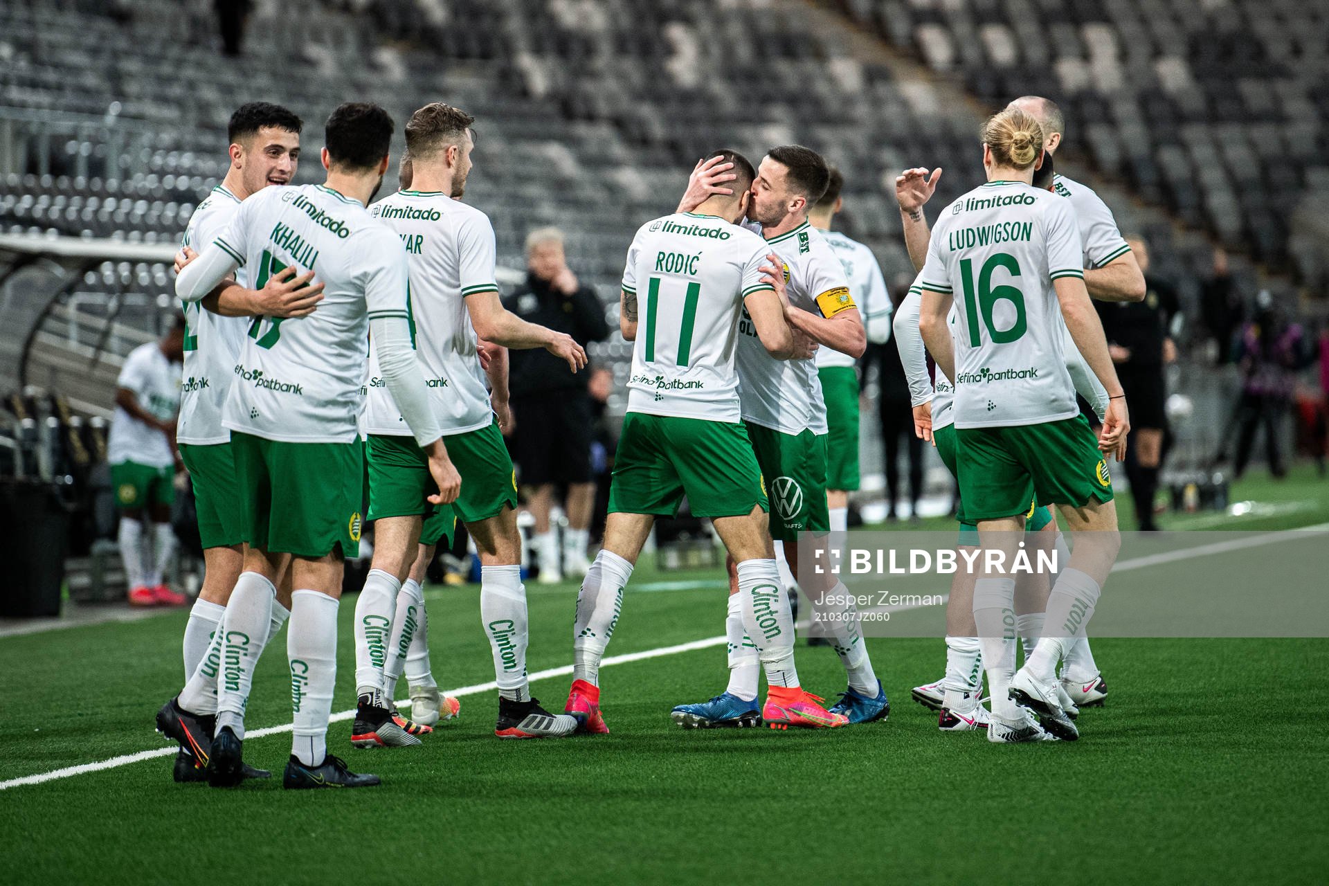 Hammarbys Vladimir Rodic och Jeppe Andersen jublar