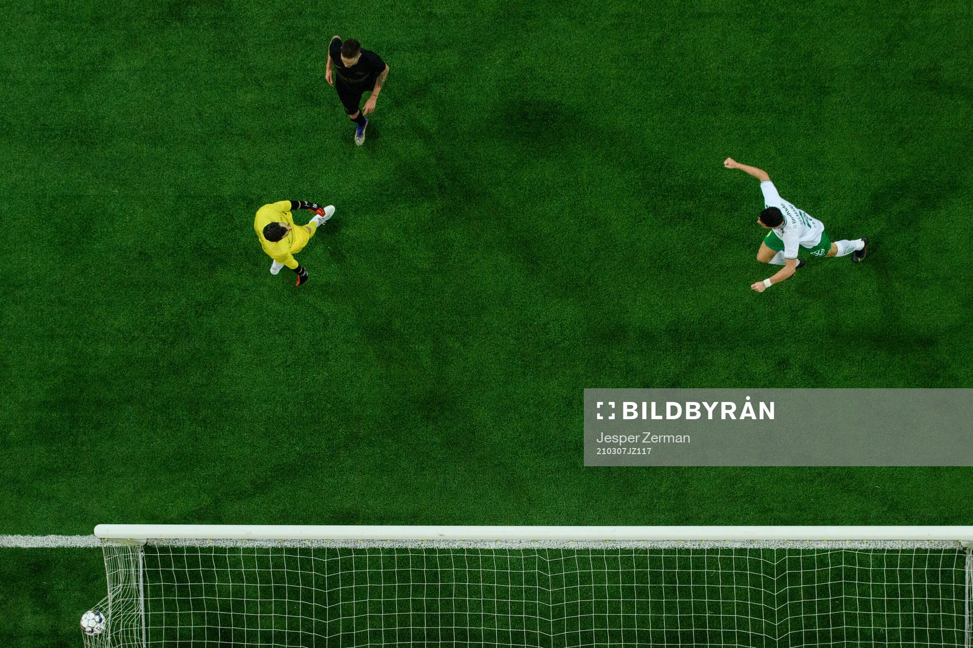 Hammarbys Astrit Selmani jublar