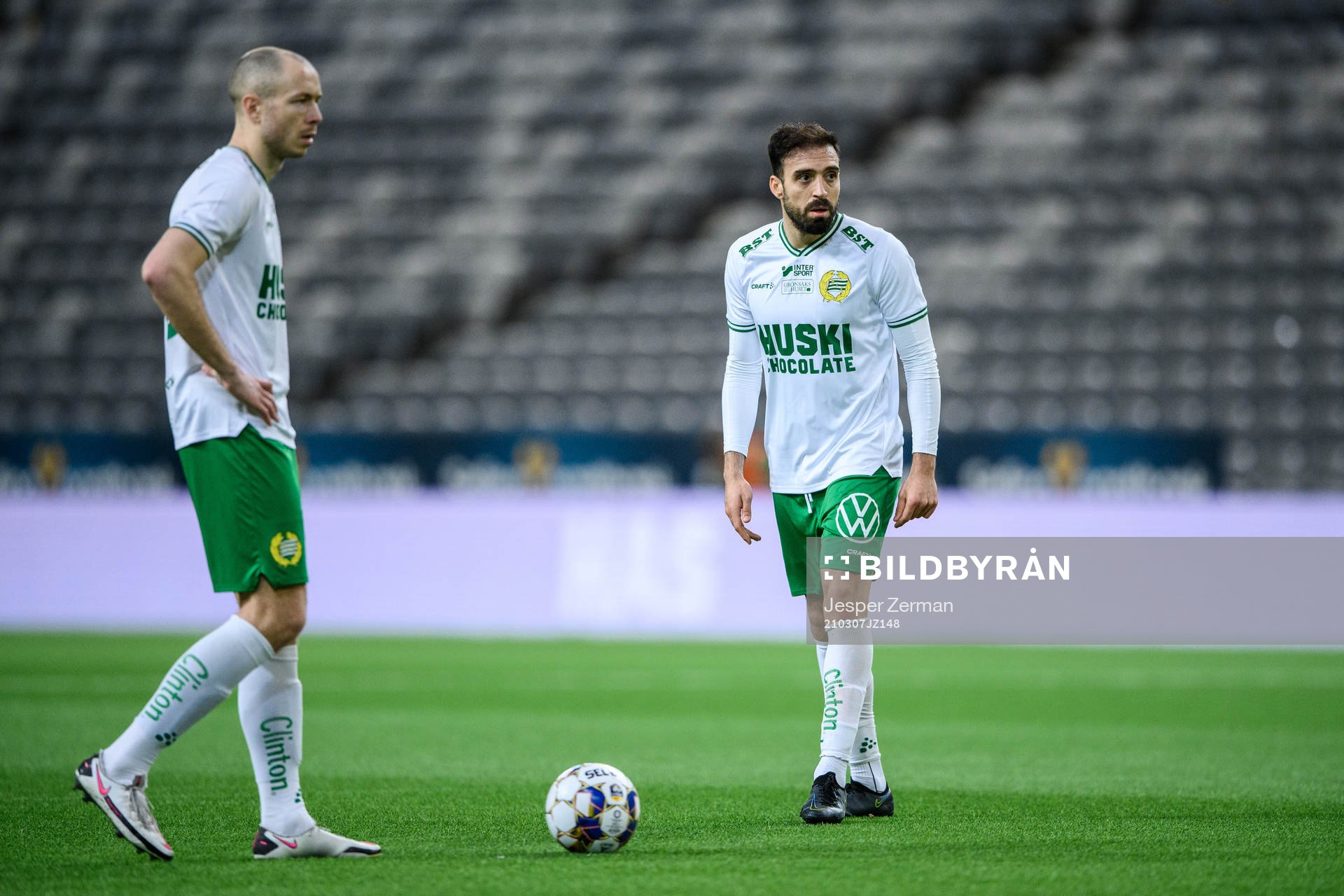 Hammarbys Jon Gudni Fjoluson och Abdul Khalili