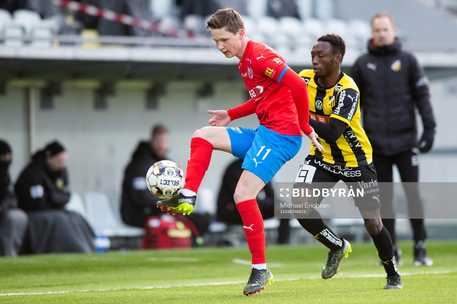 Helsingborgs Max Svensson och Häckens Benie Adama Traore
