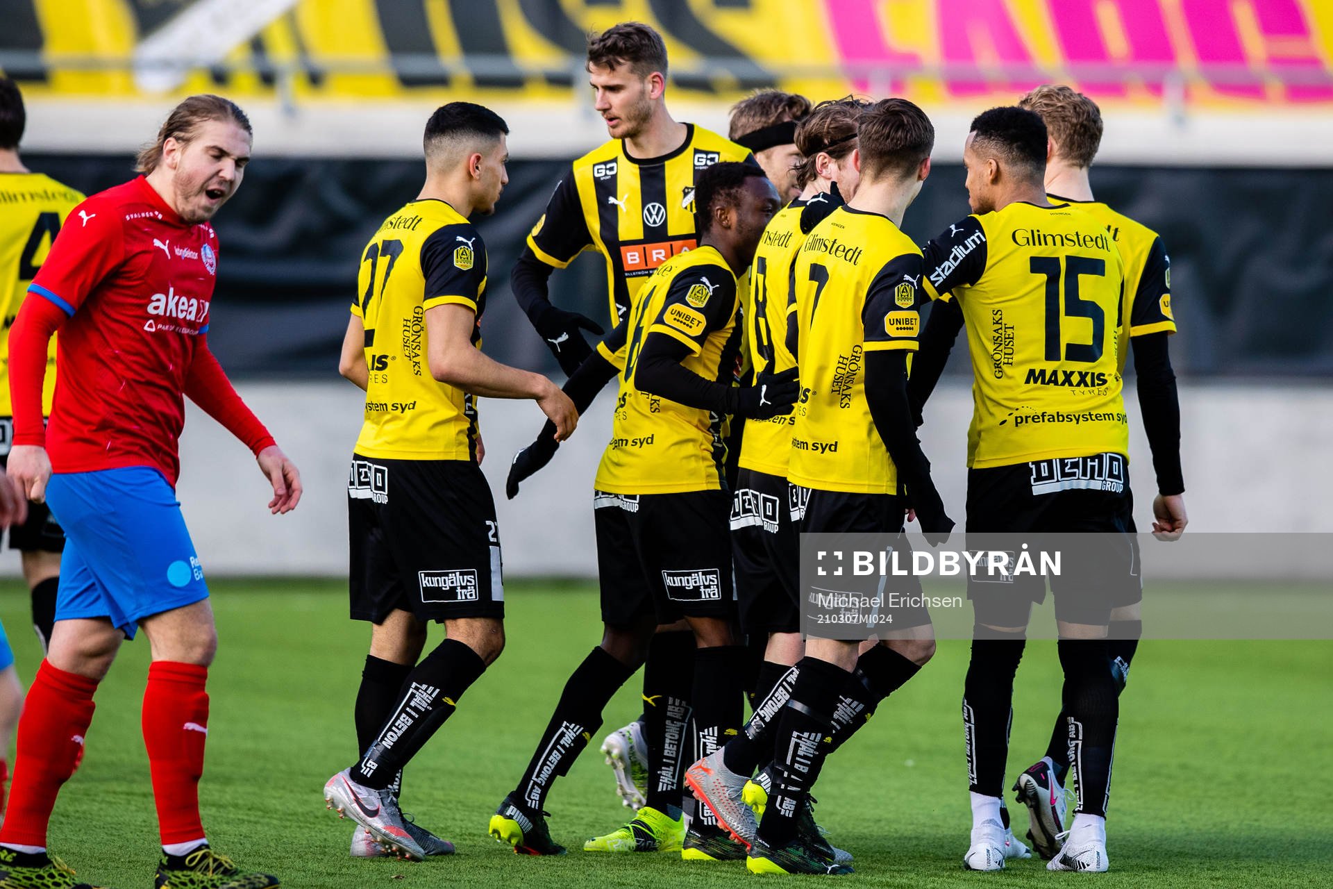 Helsingborgs Charlie Weberg deppar samtidigt som Häckens
