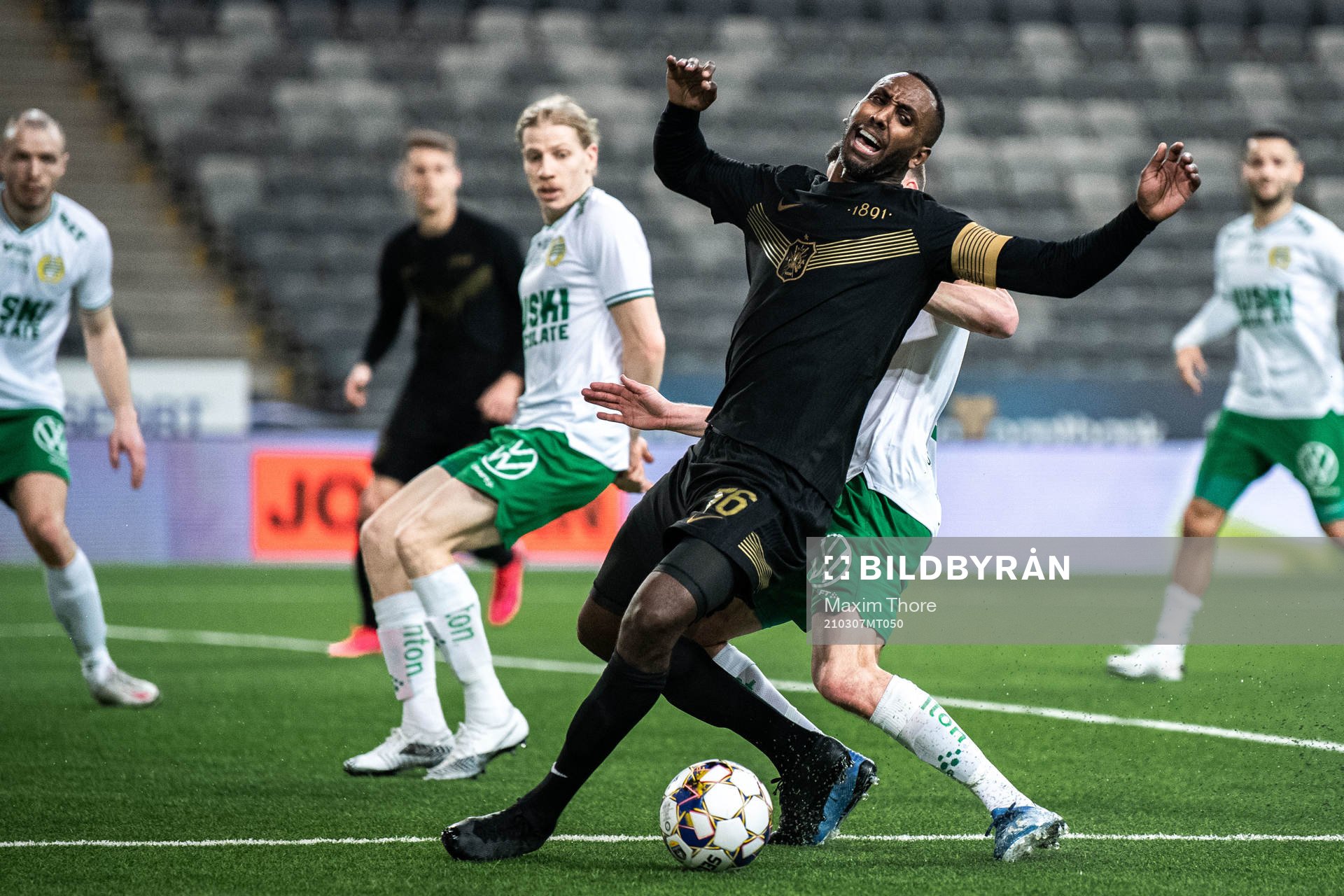s Henok Goitom faller