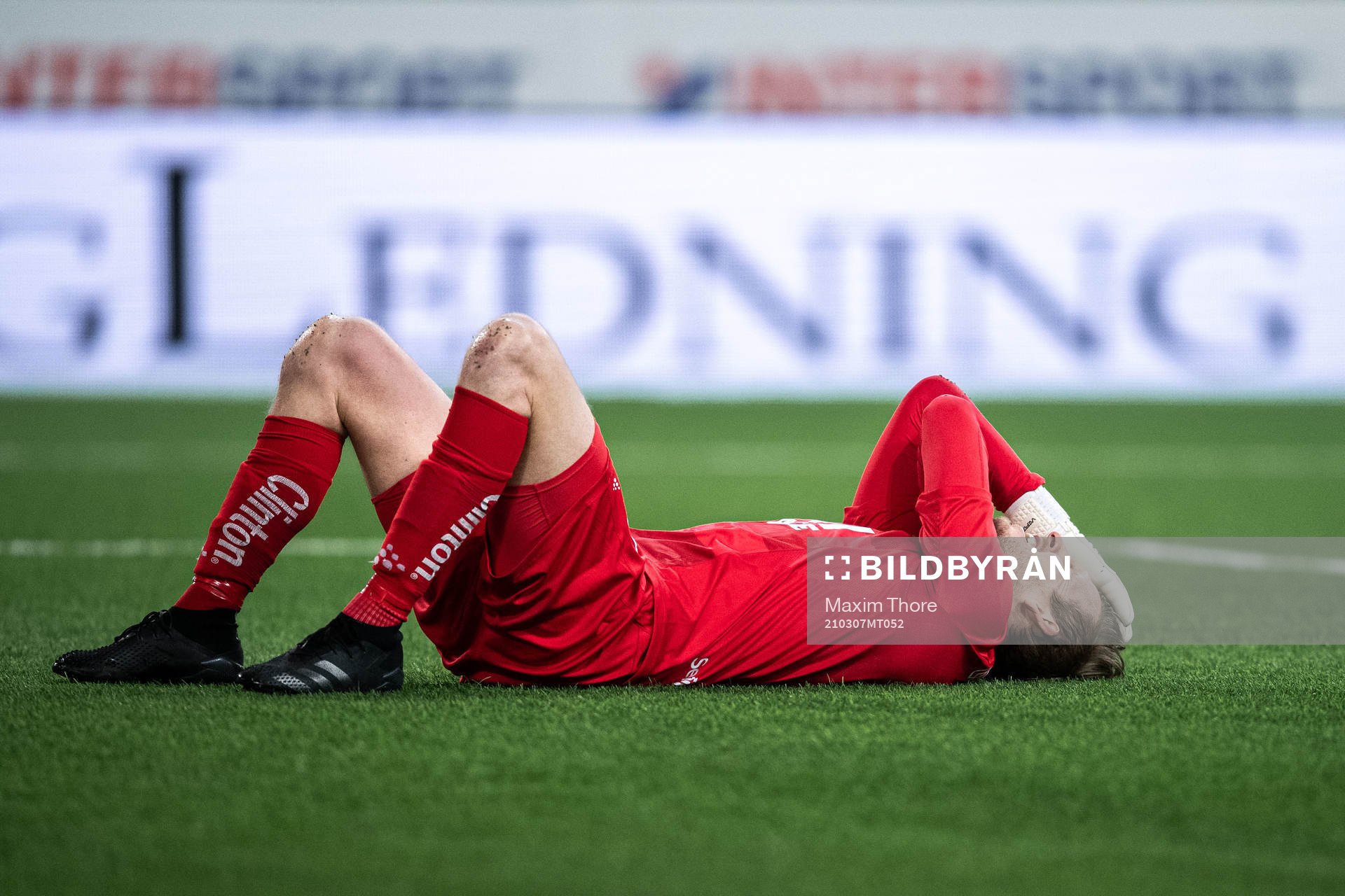 Hammarbys målvakt David Ousted har ont