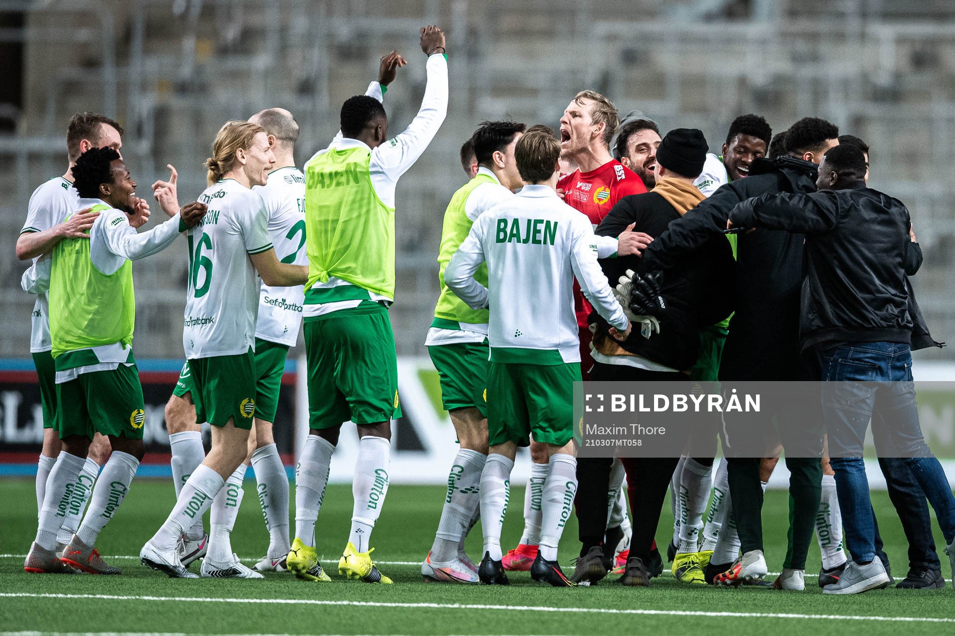Hammarbys spelare jublar