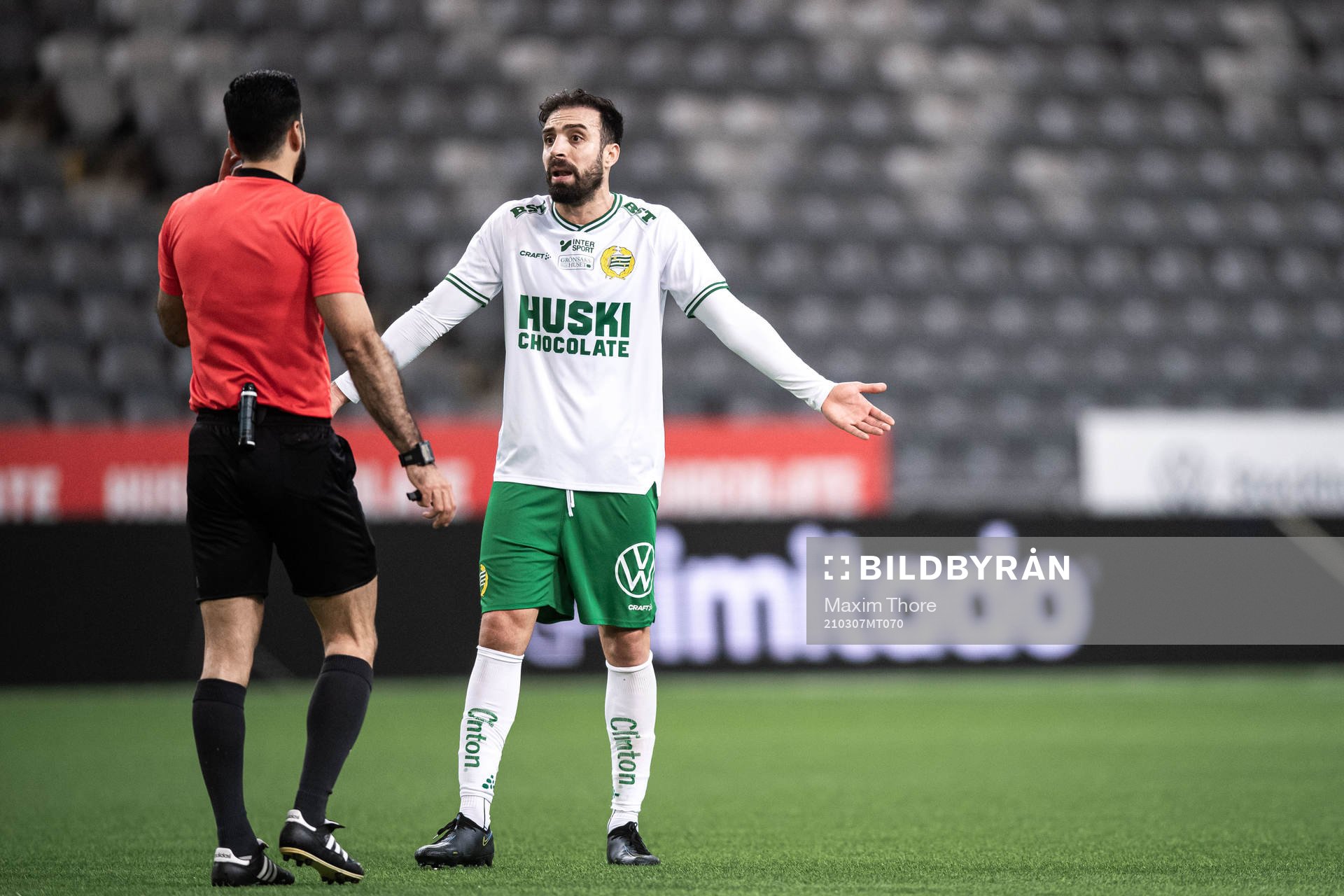 Hammarbys Abdul Khalili reagerar på domslut från domare