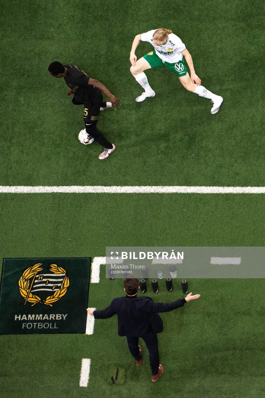 s Erick Otieno och Hammarbys Gustav Ludwigson i en duell
