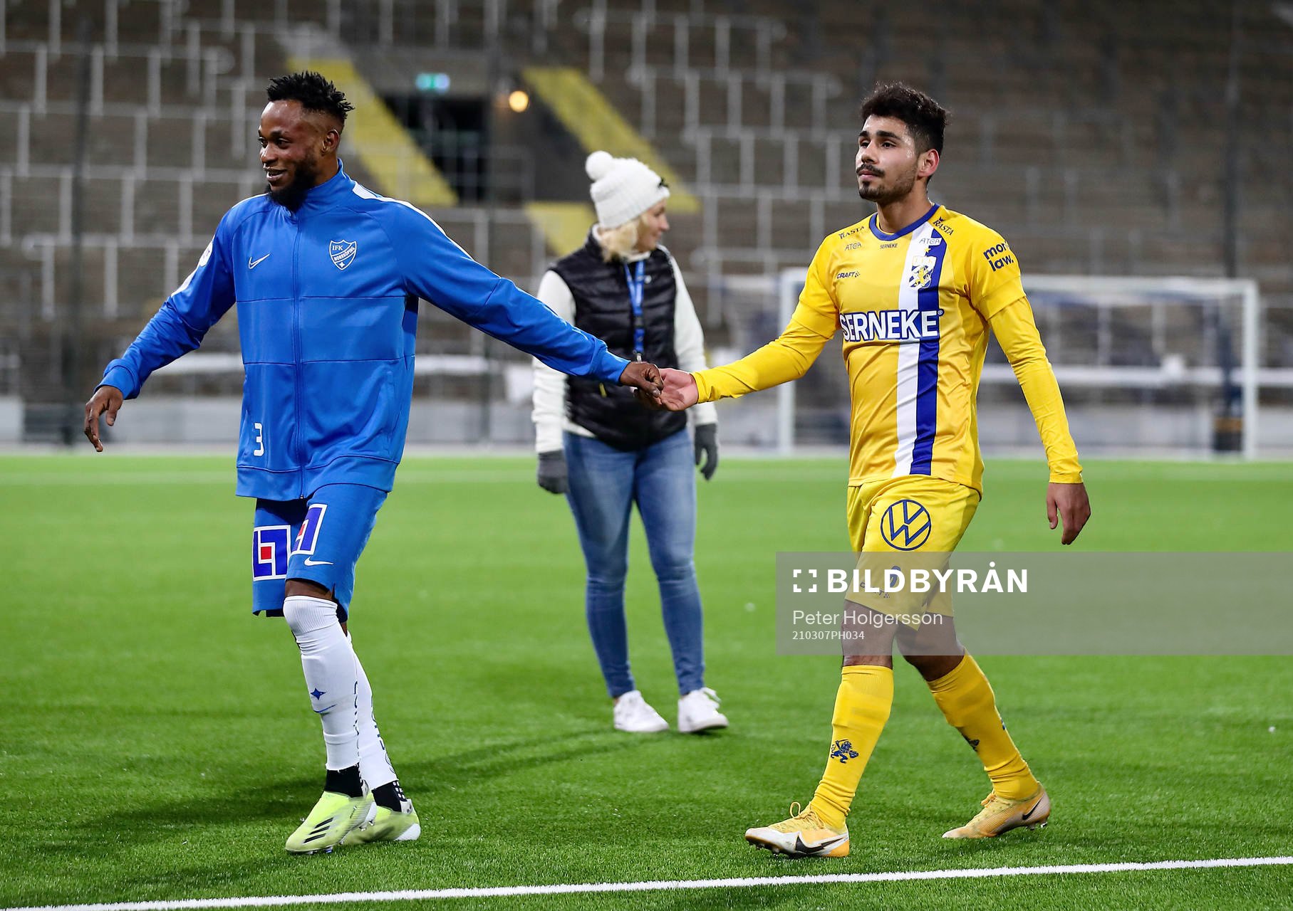IFK Norrköpings Samuel Adegbenro och IFK Göteborgs Hosam