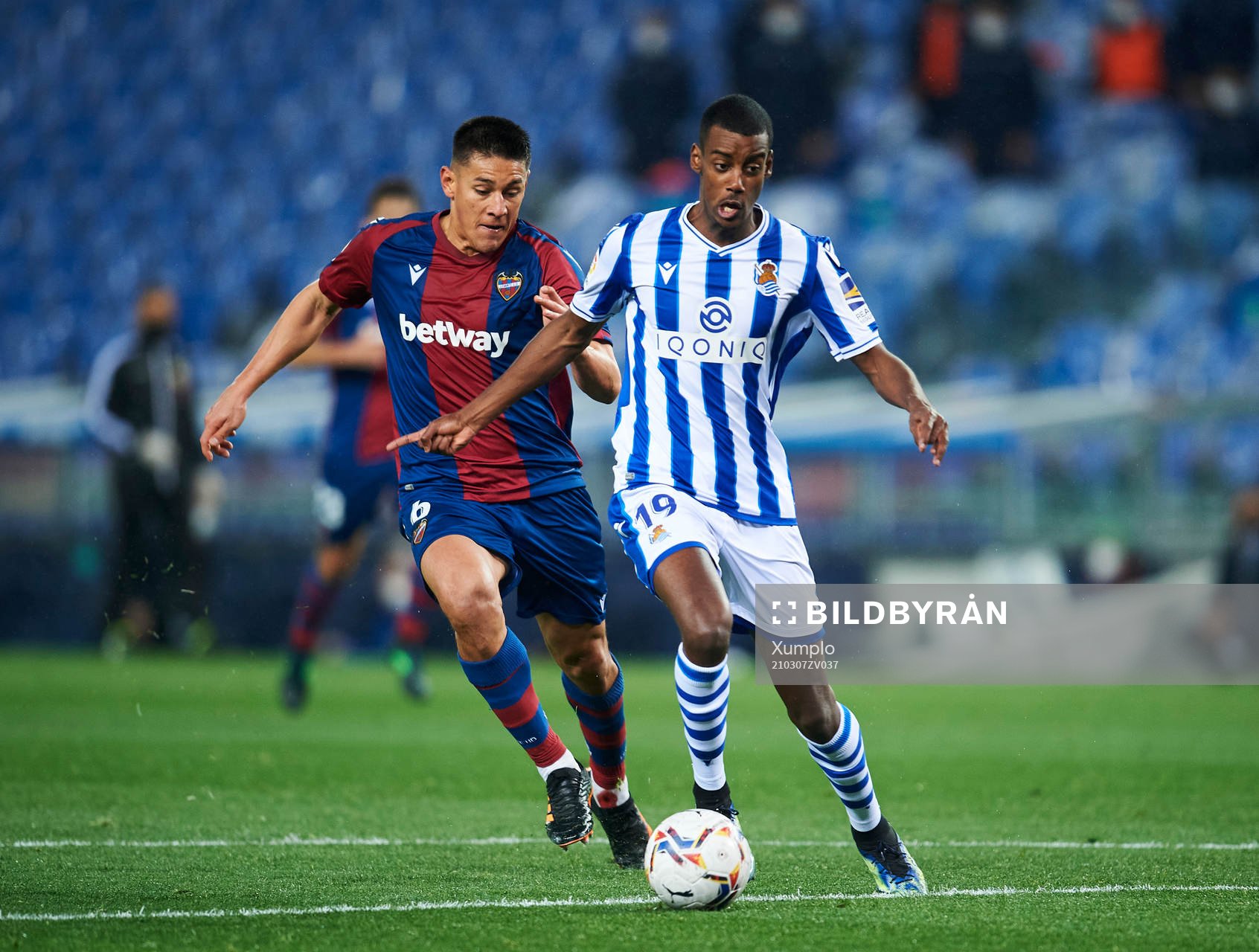 Alexander Isak of Real Sociedad duels for the ball with