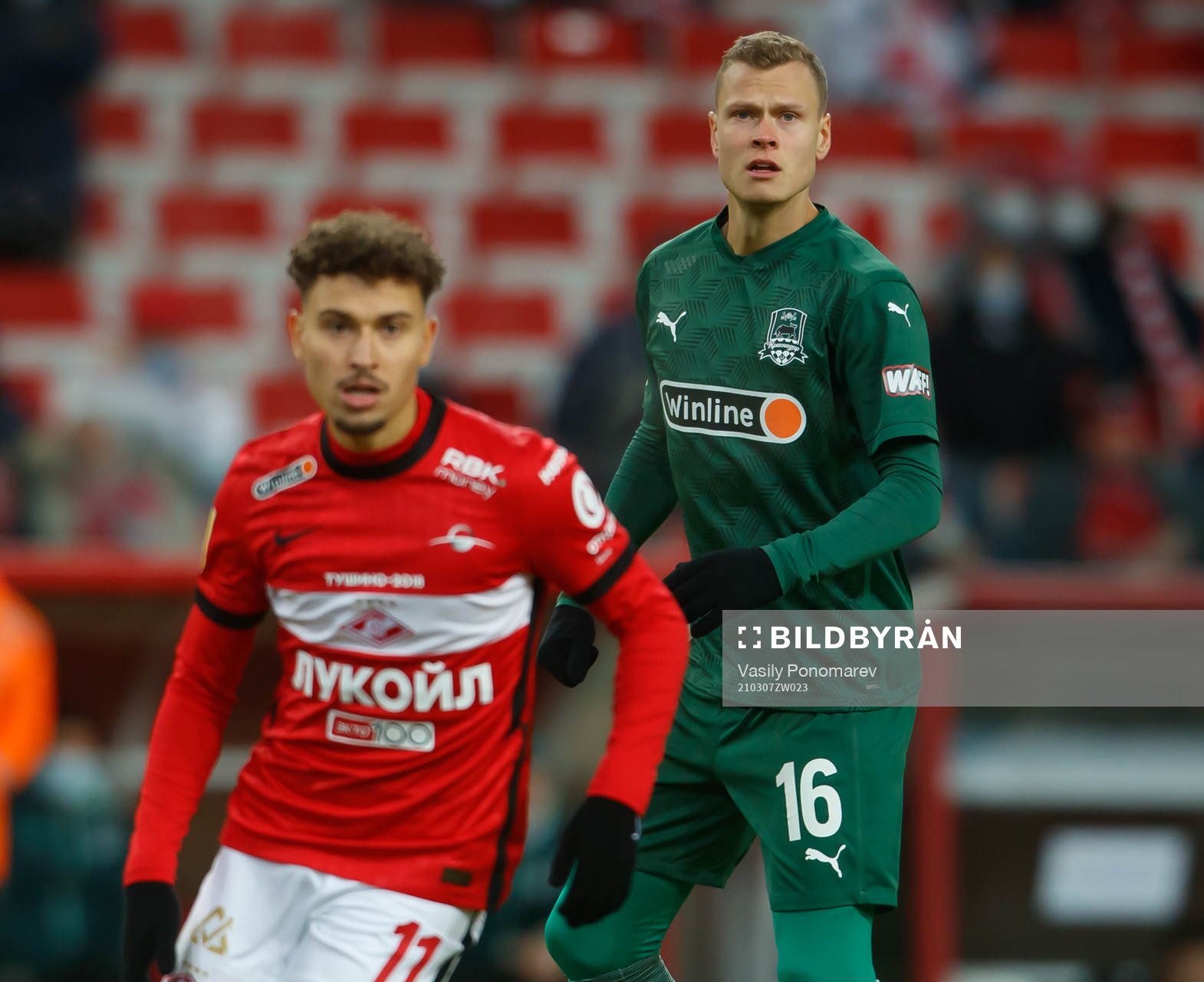 Viktor Claesson of Krasnodar and Jordan Larsson of Spartak