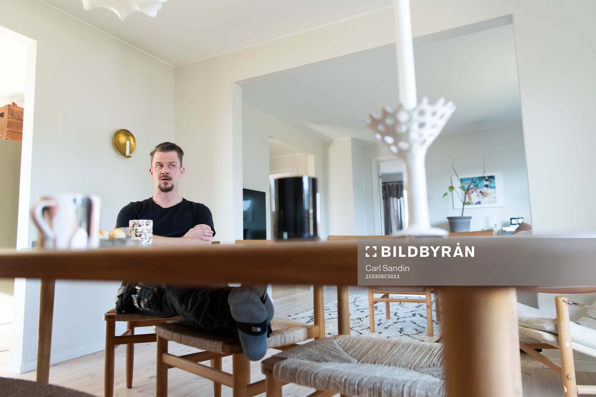F.d fotbollsmålvakten Erik Dahlin blir intervjuad i sitt