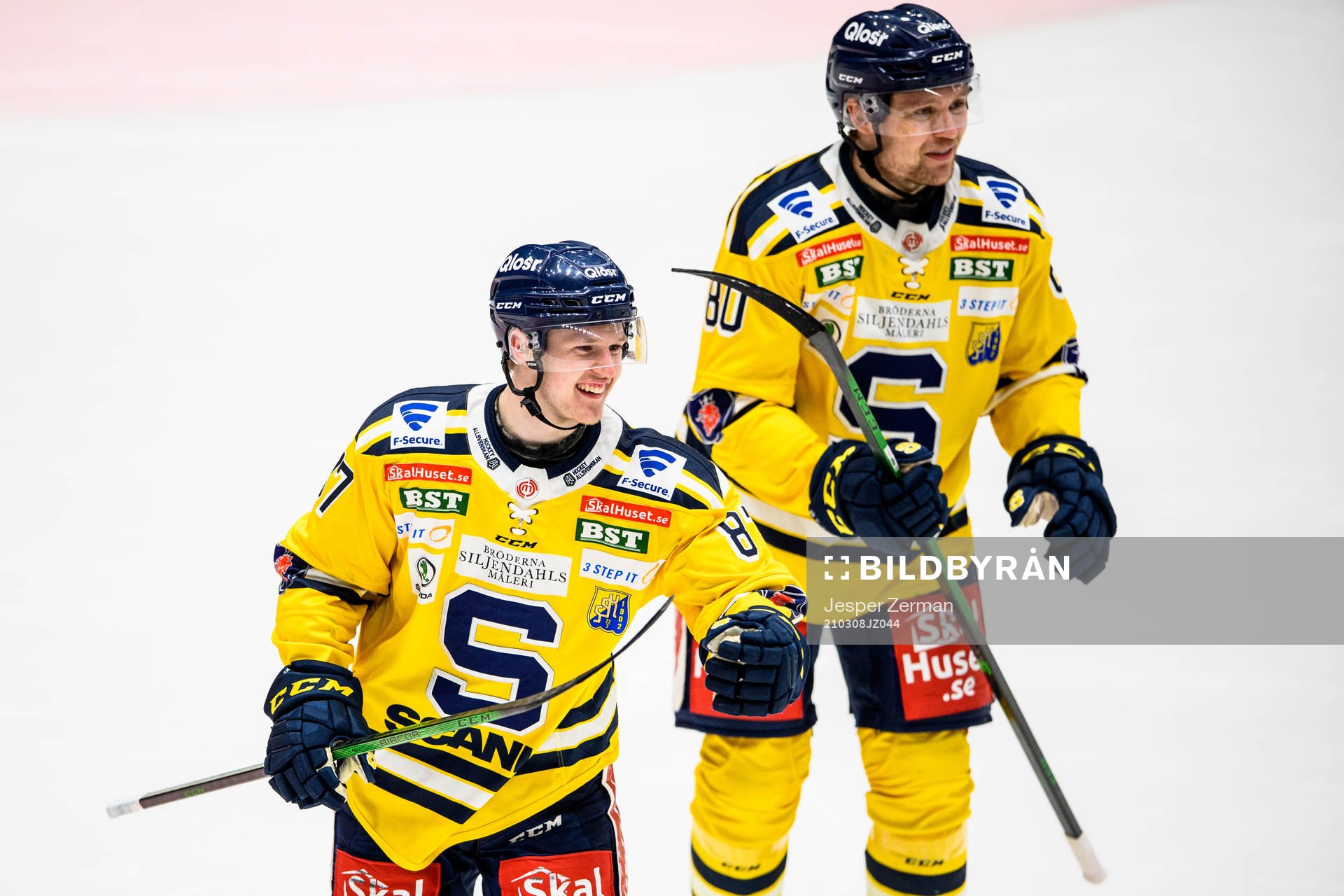 Södertäljes Hugo Gustafsson (v) jublar