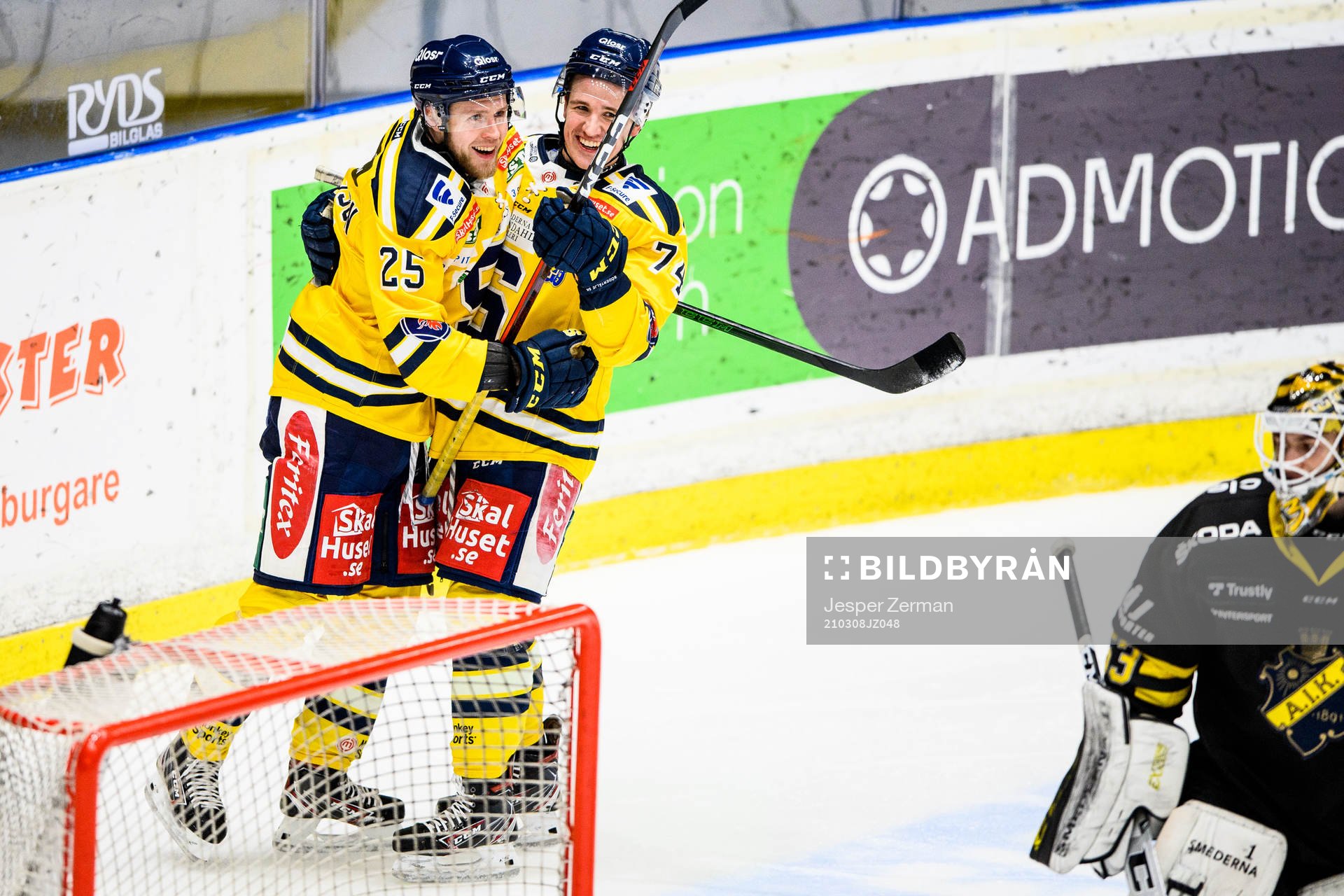 Södertäljes Christopher Bengtssonoch Rasmus Kahilainen
