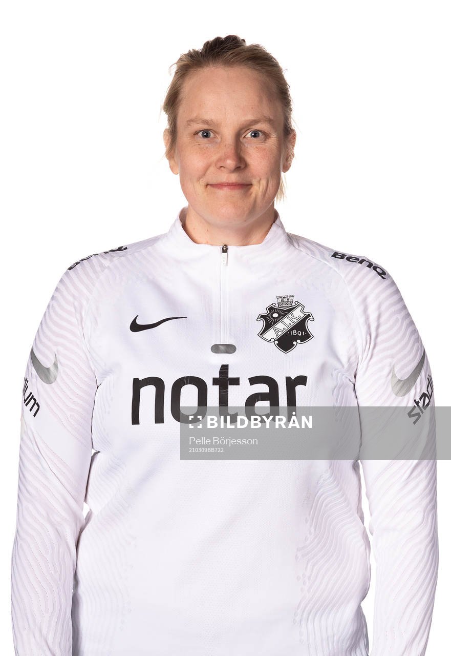 AIK:s tränare Maiju Ruotsalainen poserar för ett porträtt den 9 mars 2021 i Stockholm.
